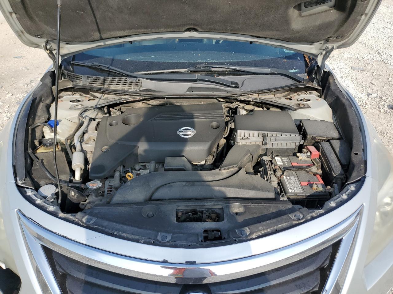 2013 Niss Altima White vin: 1N4AL3AP9DC280374