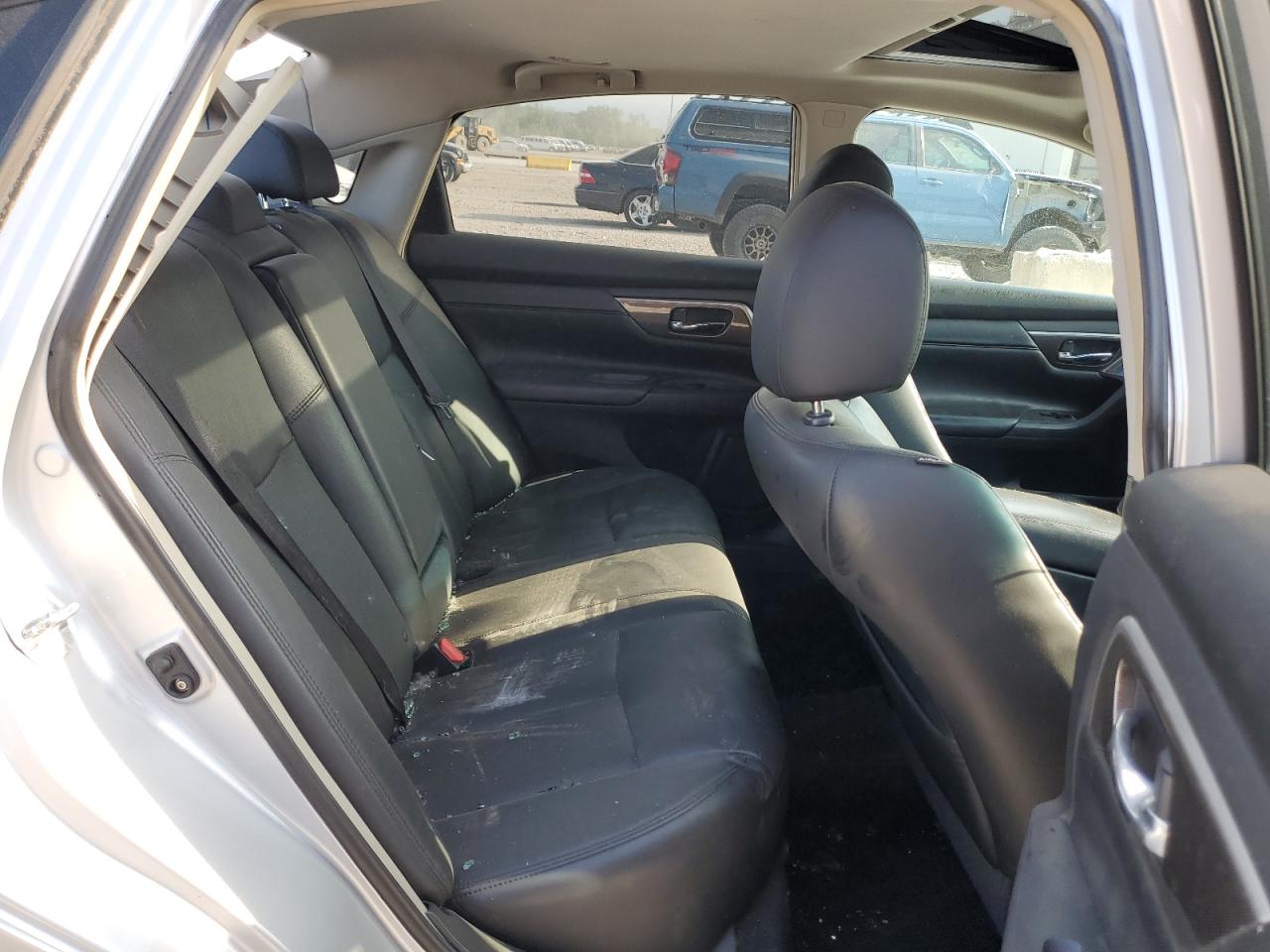 2013 Niss Altima White vin: 1N4AL3AP9DC280374