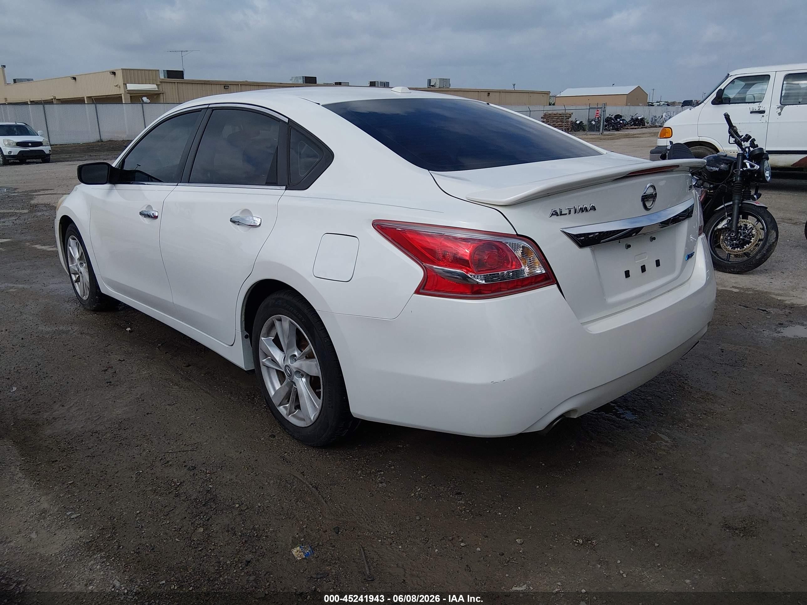 2013 Nissan Altima 2.5 Sv Белый vin: 1N4AL3AP9DN404566
