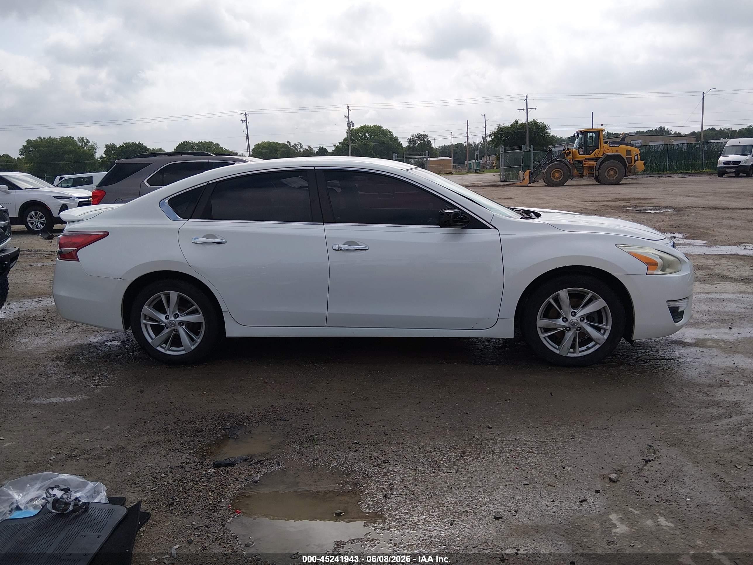 2013 Nissan Altima 2.5 Sv Белый vin: 1N4AL3AP9DN404566