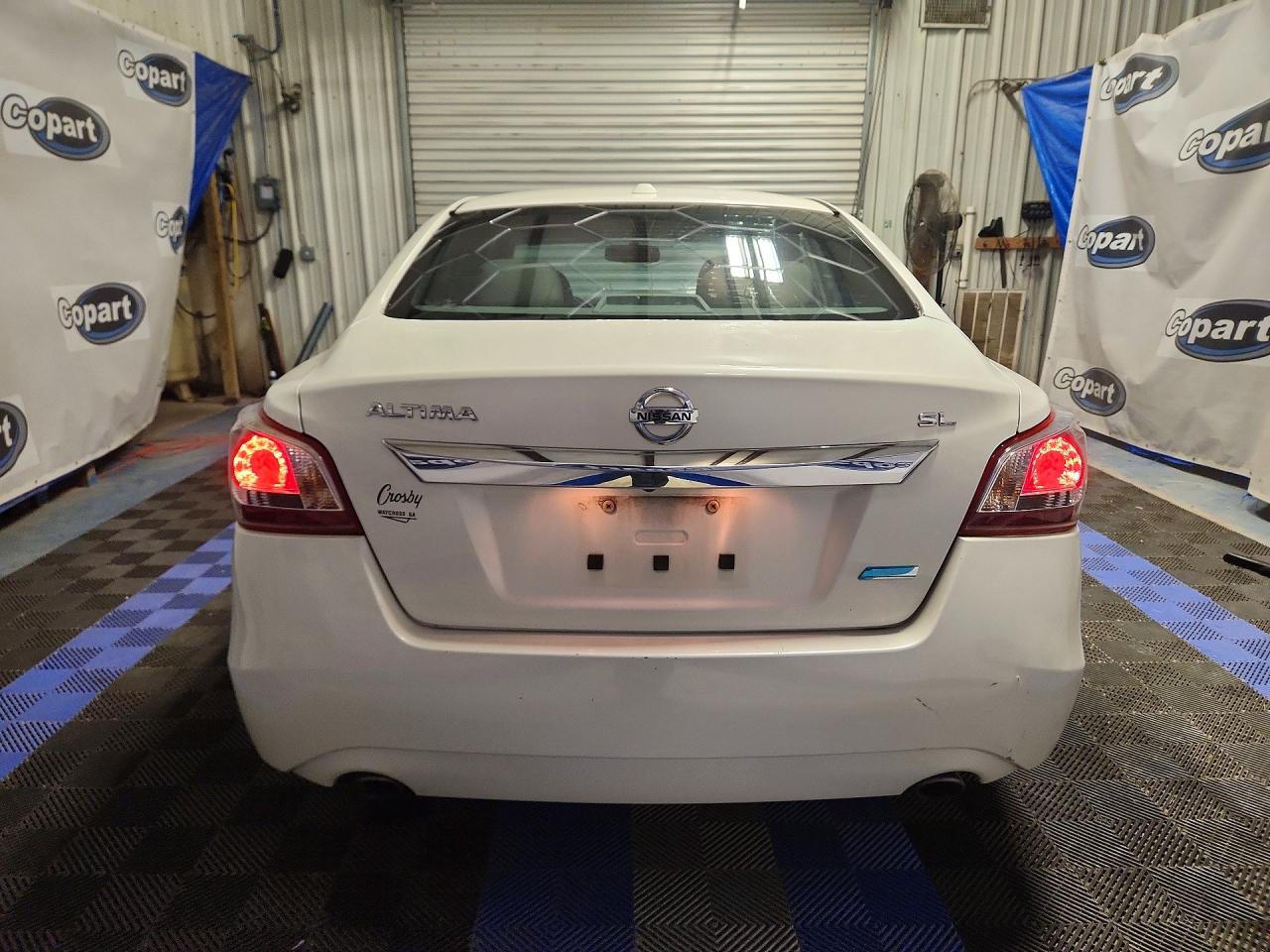 2013 Nissan Altima 2.5/s/sv/sl White vin: 1N4AL3AP9DN440340