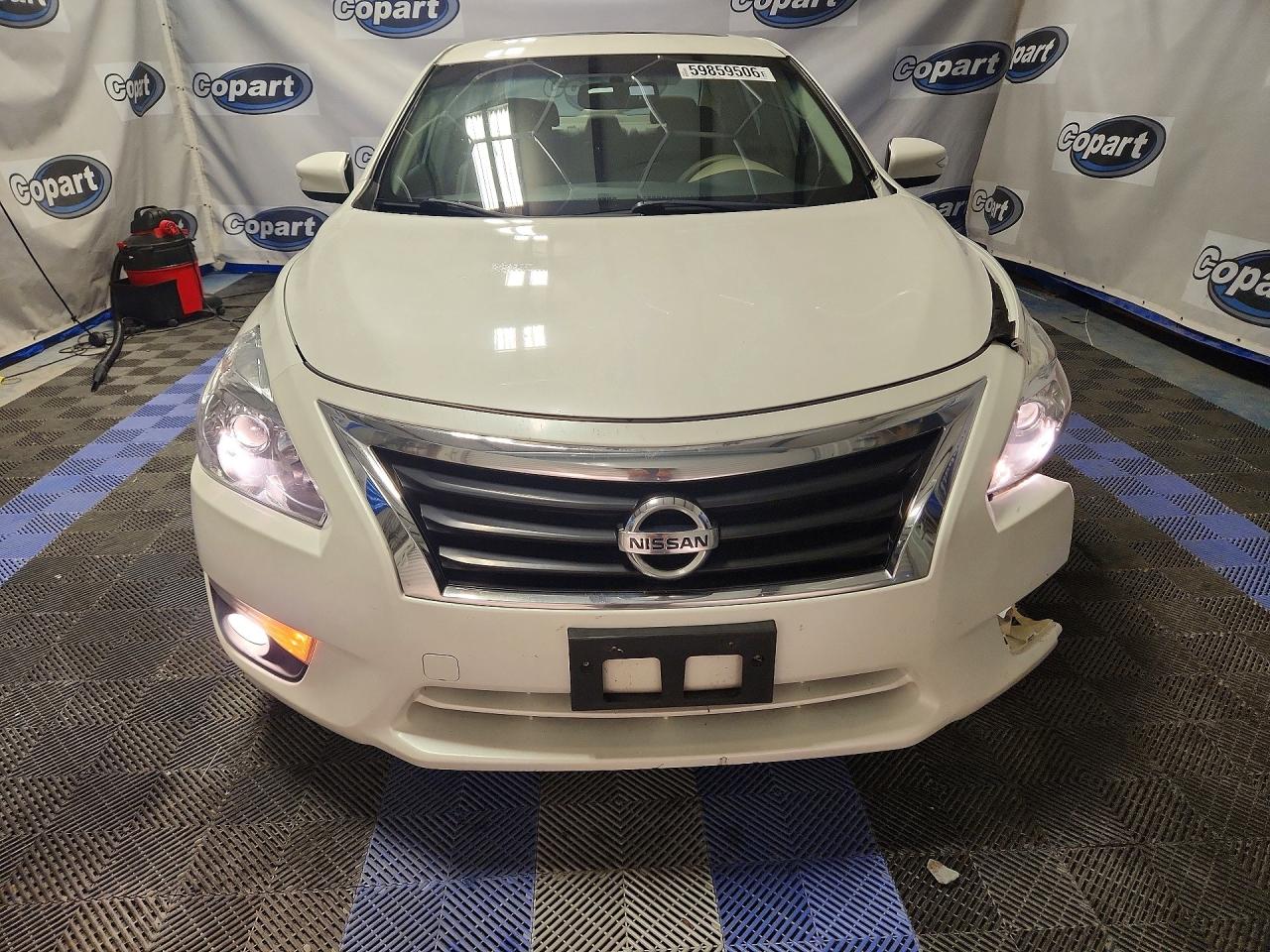 2013 Nissan Altima 2.5/s/sv/sl White vin: 1N4AL3AP9DN440340
