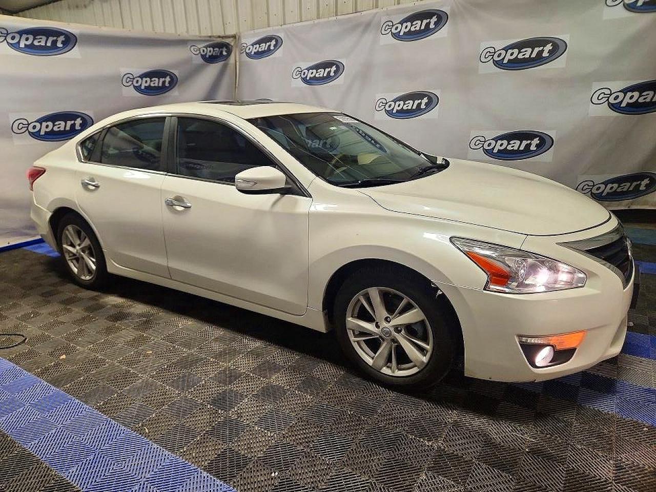 2013 Nissan Altima 2.5/s/sv/sl White vin: 1N4AL3AP9DN440340