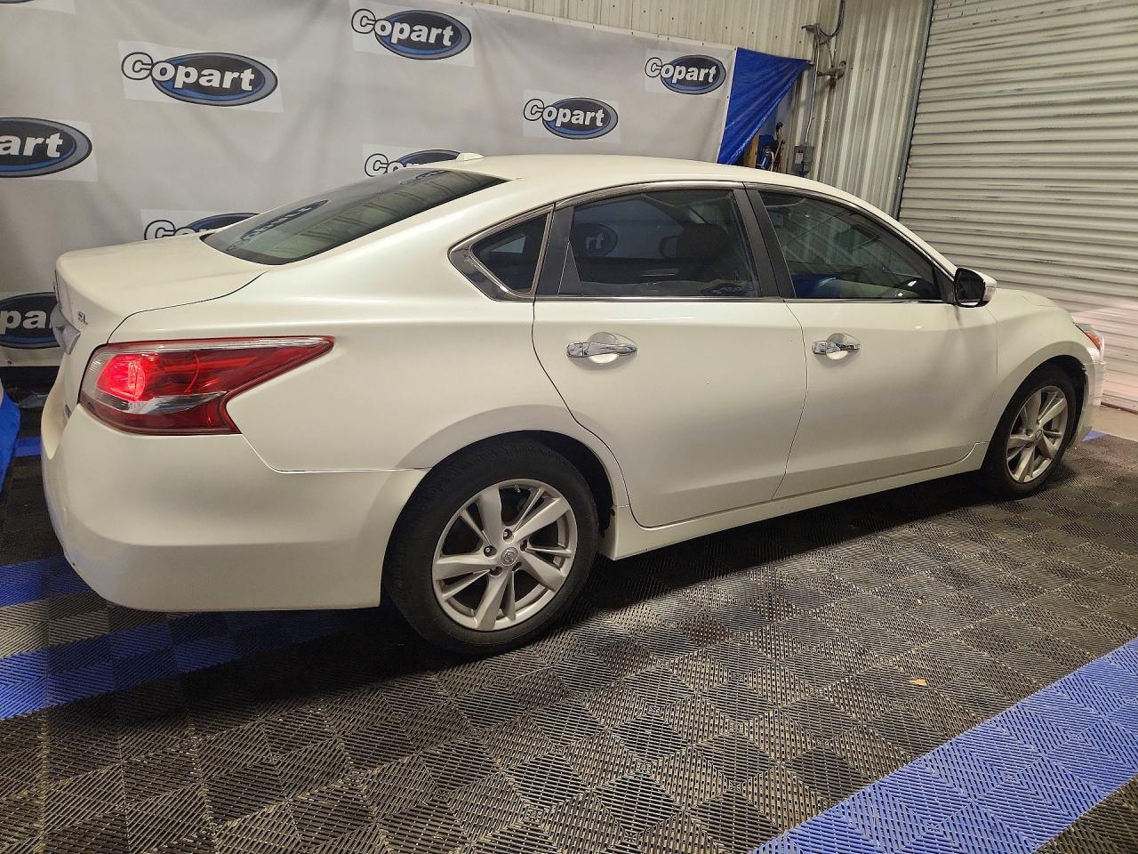 2013 Nissan Altima 2.5/s/sv/sl White vin: 1N4AL3AP9DN440340