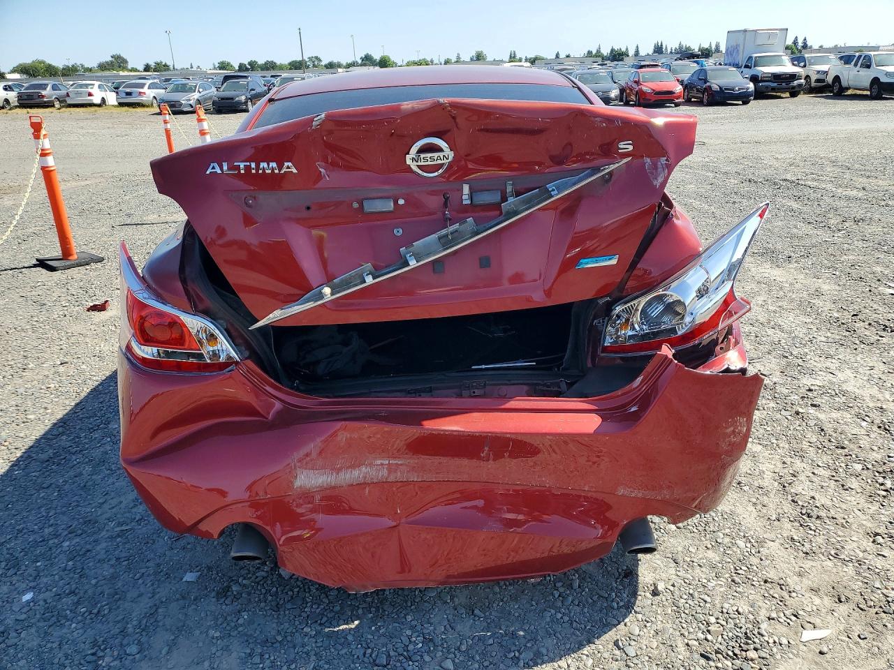 2013 Nissan Altima 2.5 Red vin: 1N4AL3AP9DN501329
