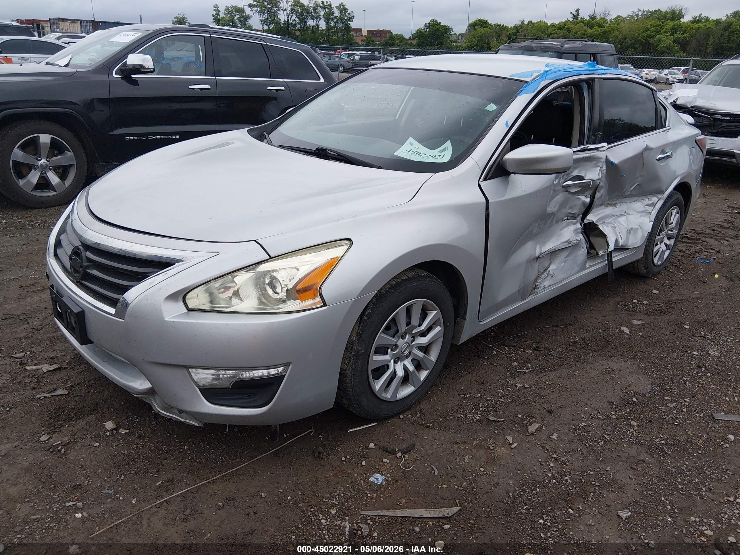2014 Nissan Altima 2.5 S Серебряный vin: 1N4AL3AP9EC147907