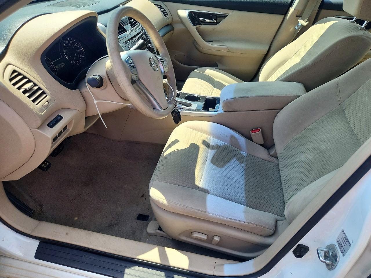 2014 Nissan Altima 2.5 S White vin: 1N4AL3AP9EC150368