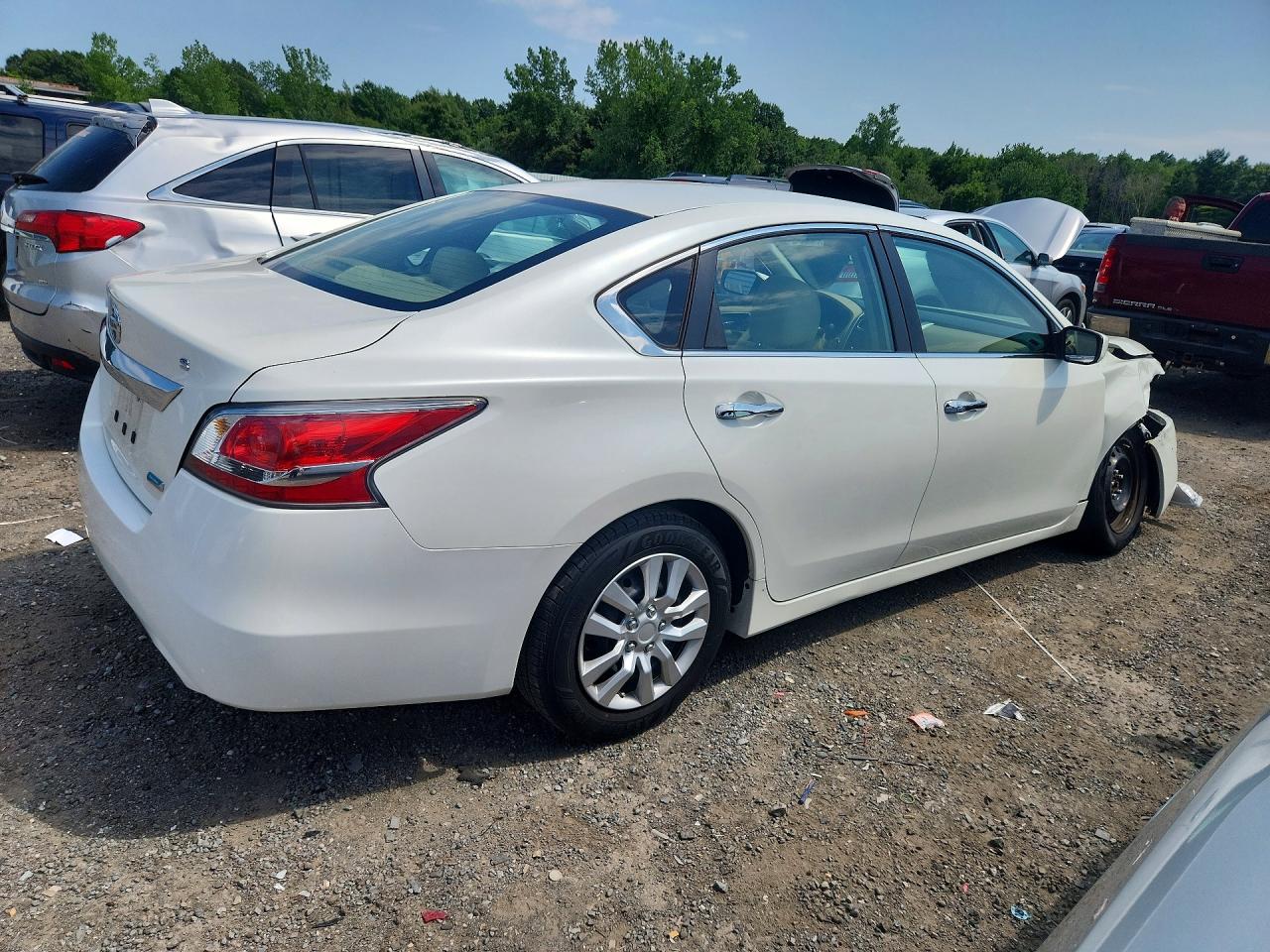 2014 Nissan Altima 2.5 S White vin: 1N4AL3AP9EC150368