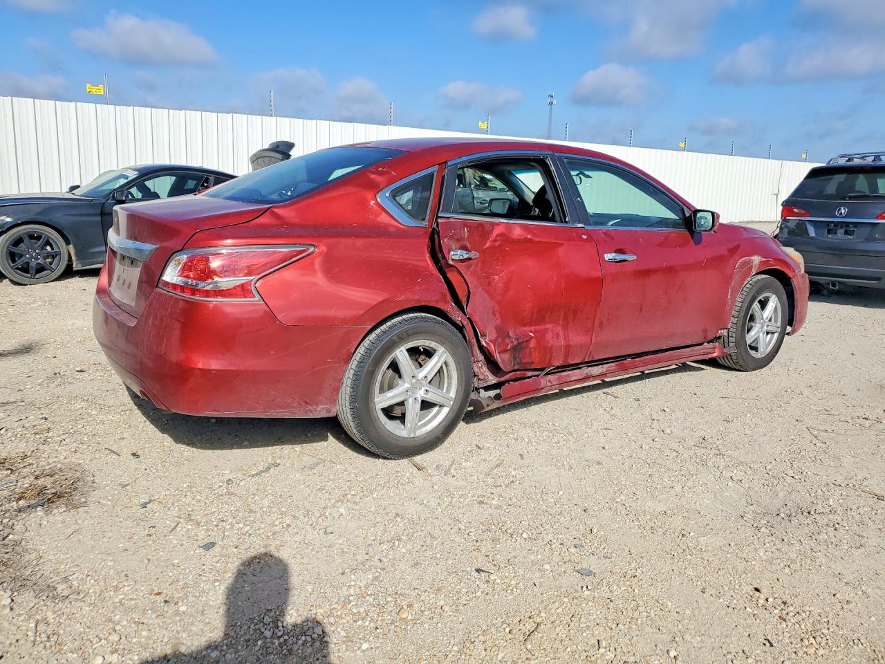 2014 Nissan Altima 2.5 S Red vin: 1N4AL3AP9EC152279