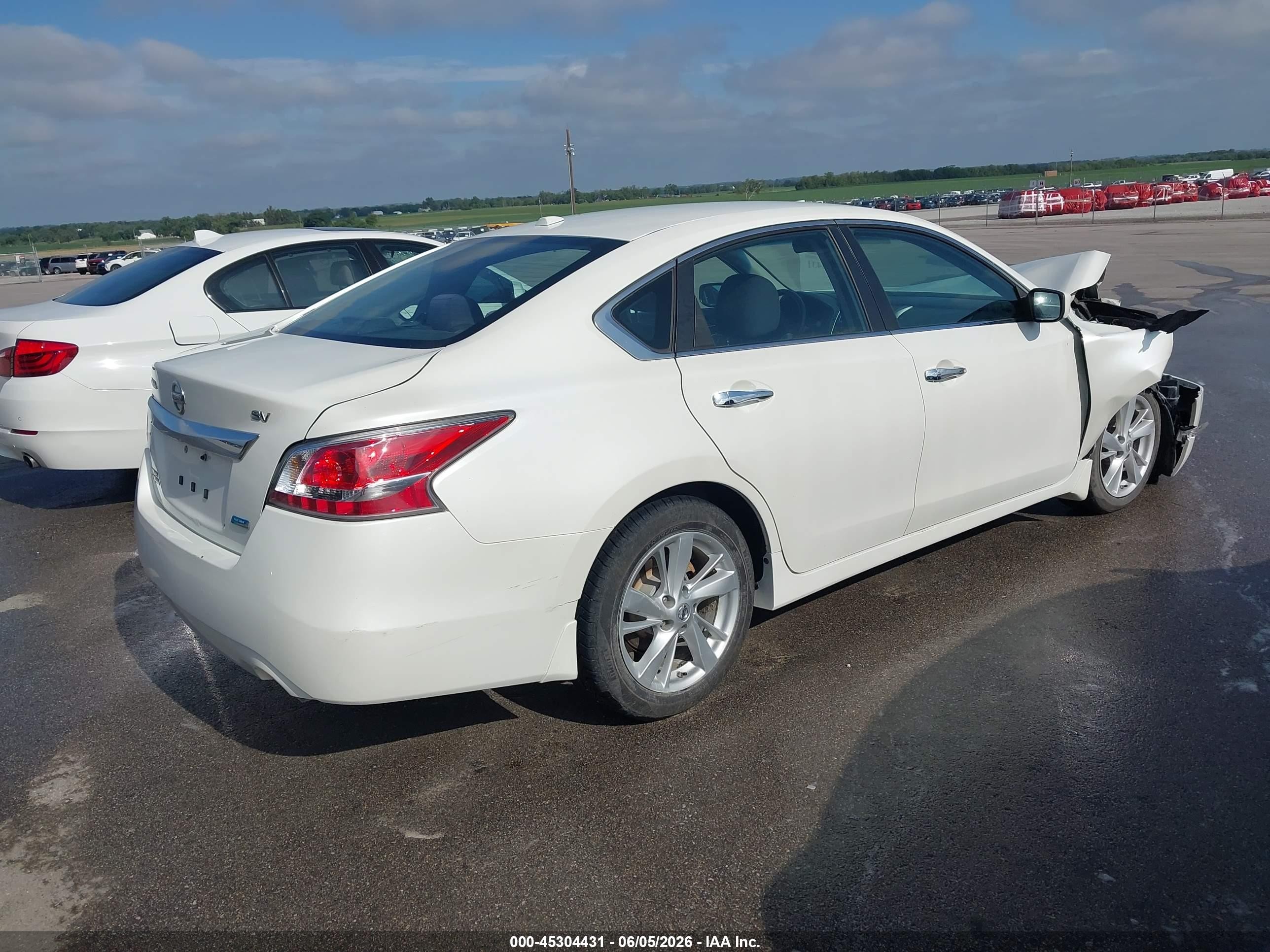 2014 Nissan Altima 2.5 Sv White vin: 1N4AL3AP9EC186528