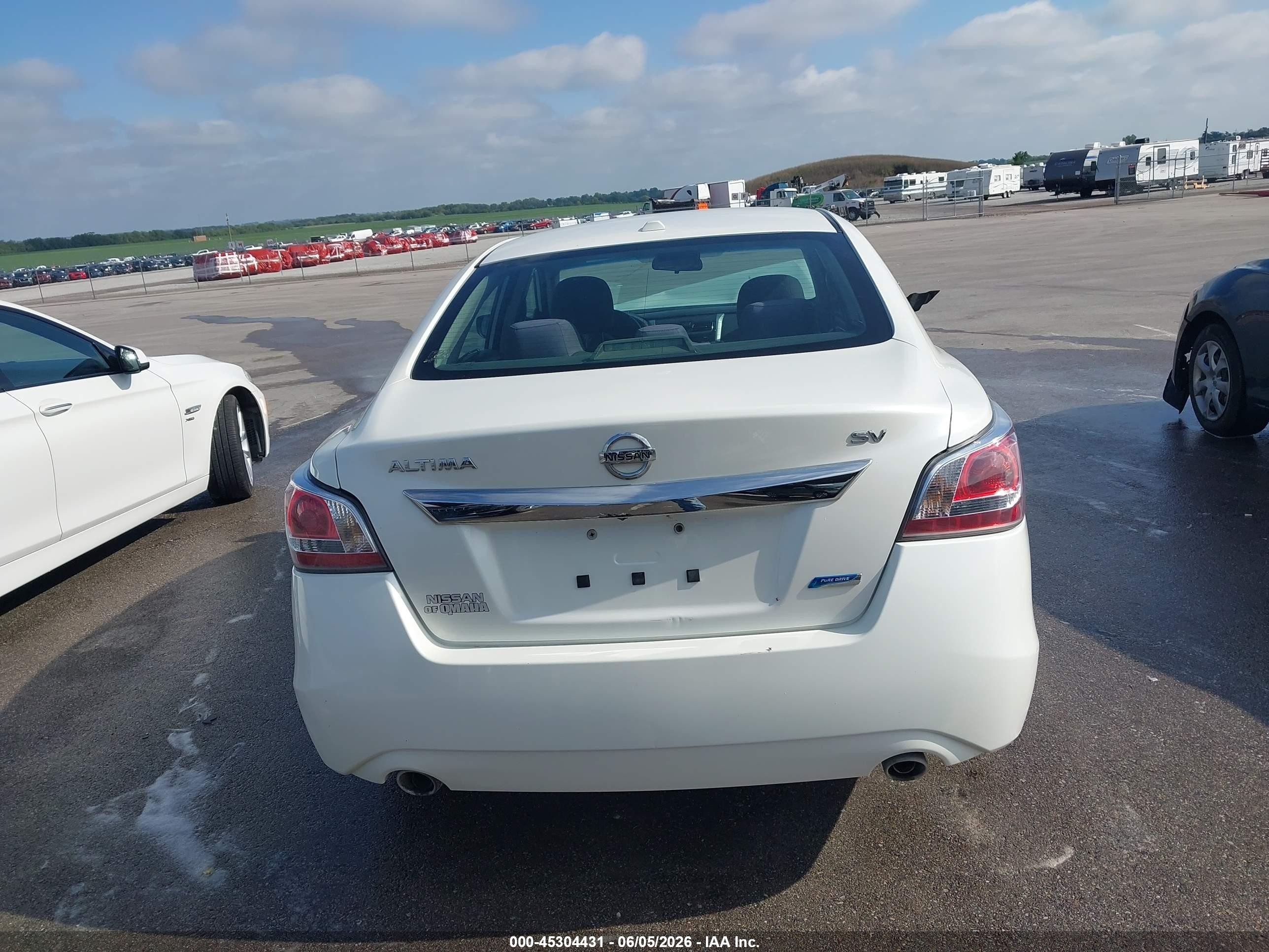 2014 Nissan Altima 2.5 Sv White vin: 1N4AL3AP9EC186528