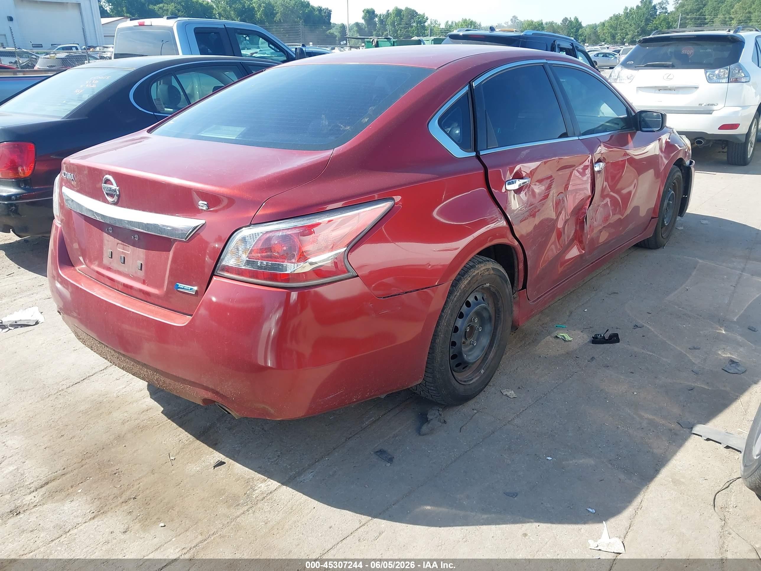 2014 Nissan Altima 2.5 S Red vin: 1N4AL3AP9EC195200