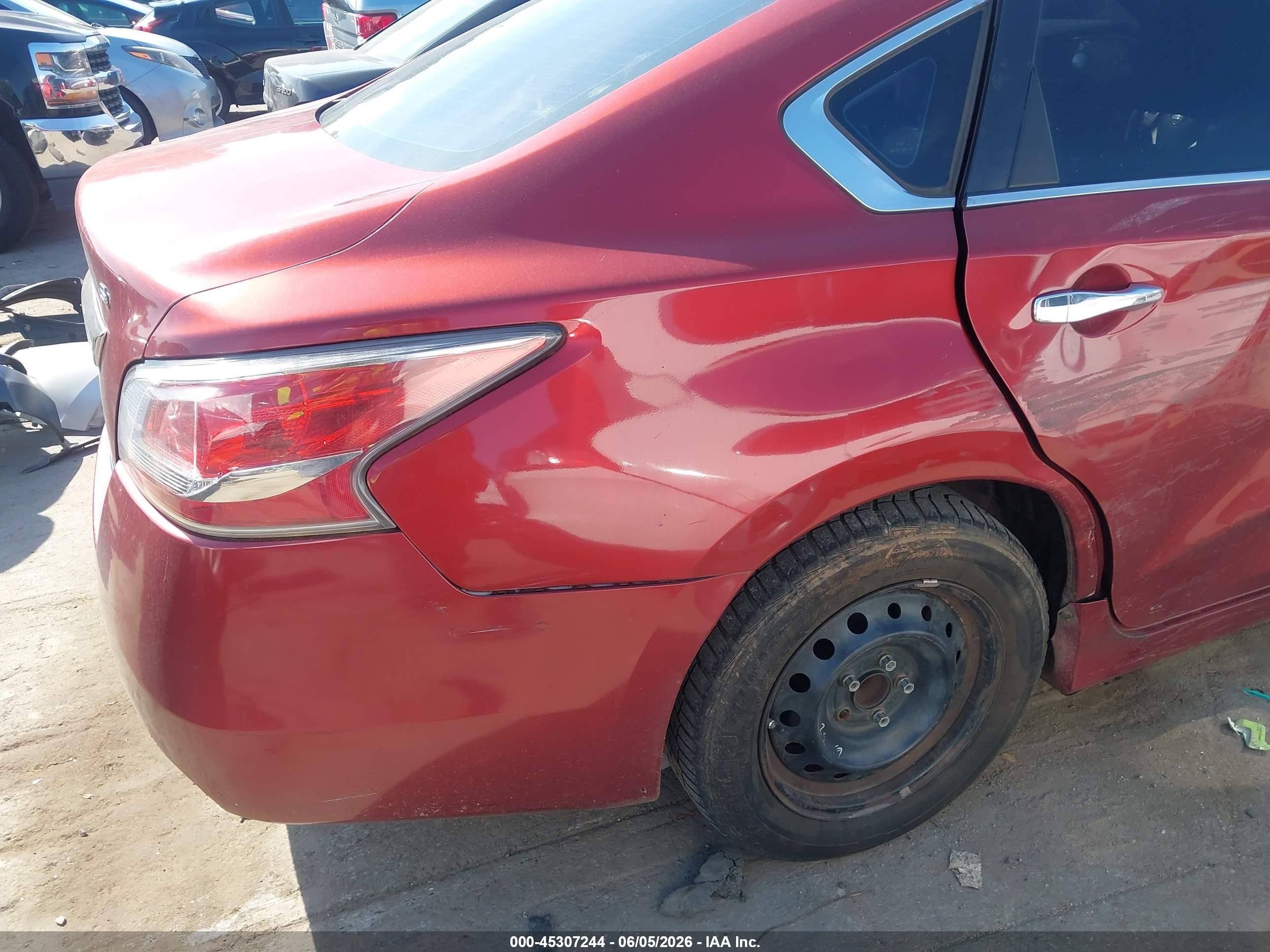 2014 Nissan Altima 2.5 S Red vin: 1N4AL3AP9EC195200