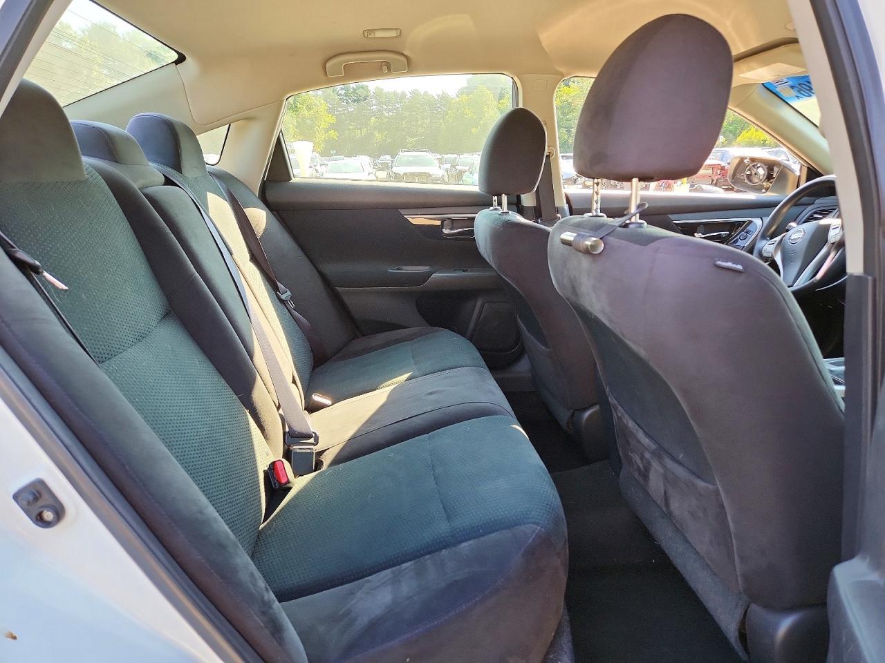 2014 Nissan Altima 2.5 S White vin: 1N4AL3AP9EC202128