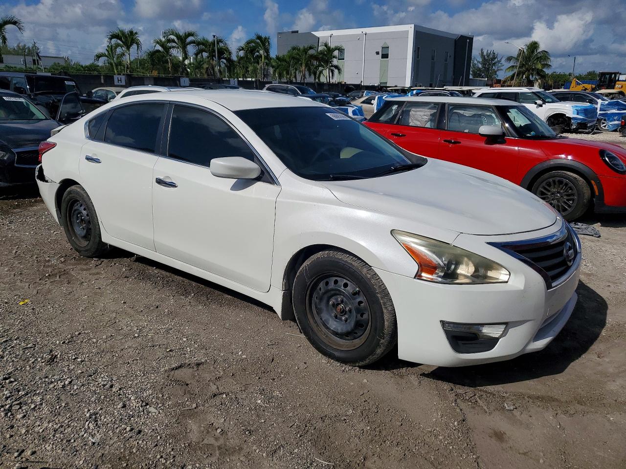 2014 Nissan Altima 2.5 S White vin: 1N4AL3AP9EC296799
