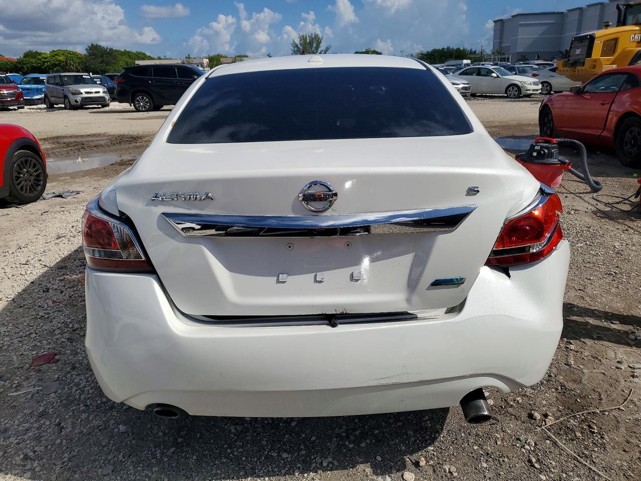 2014 Nissan Altima 2.5 S White vin: 1N4AL3AP9EC296799