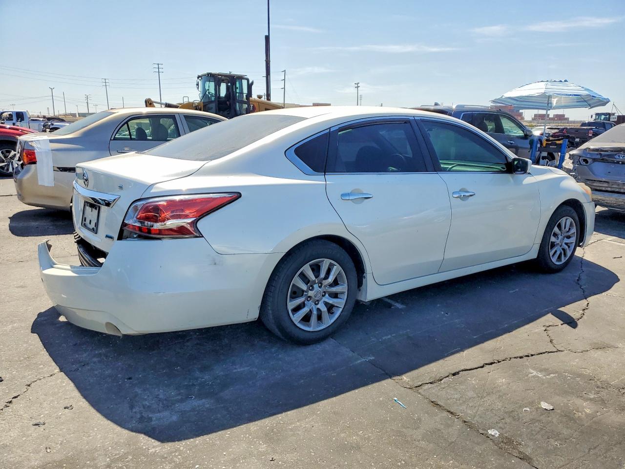 2014 Nissan Altima 2.5 S White vin: 1N4AL3AP9EC316436