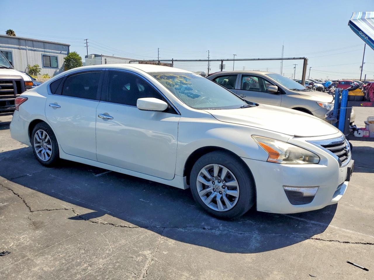 2014 Nissan Altima 2.5 S White vin: 1N4AL3AP9EC316436