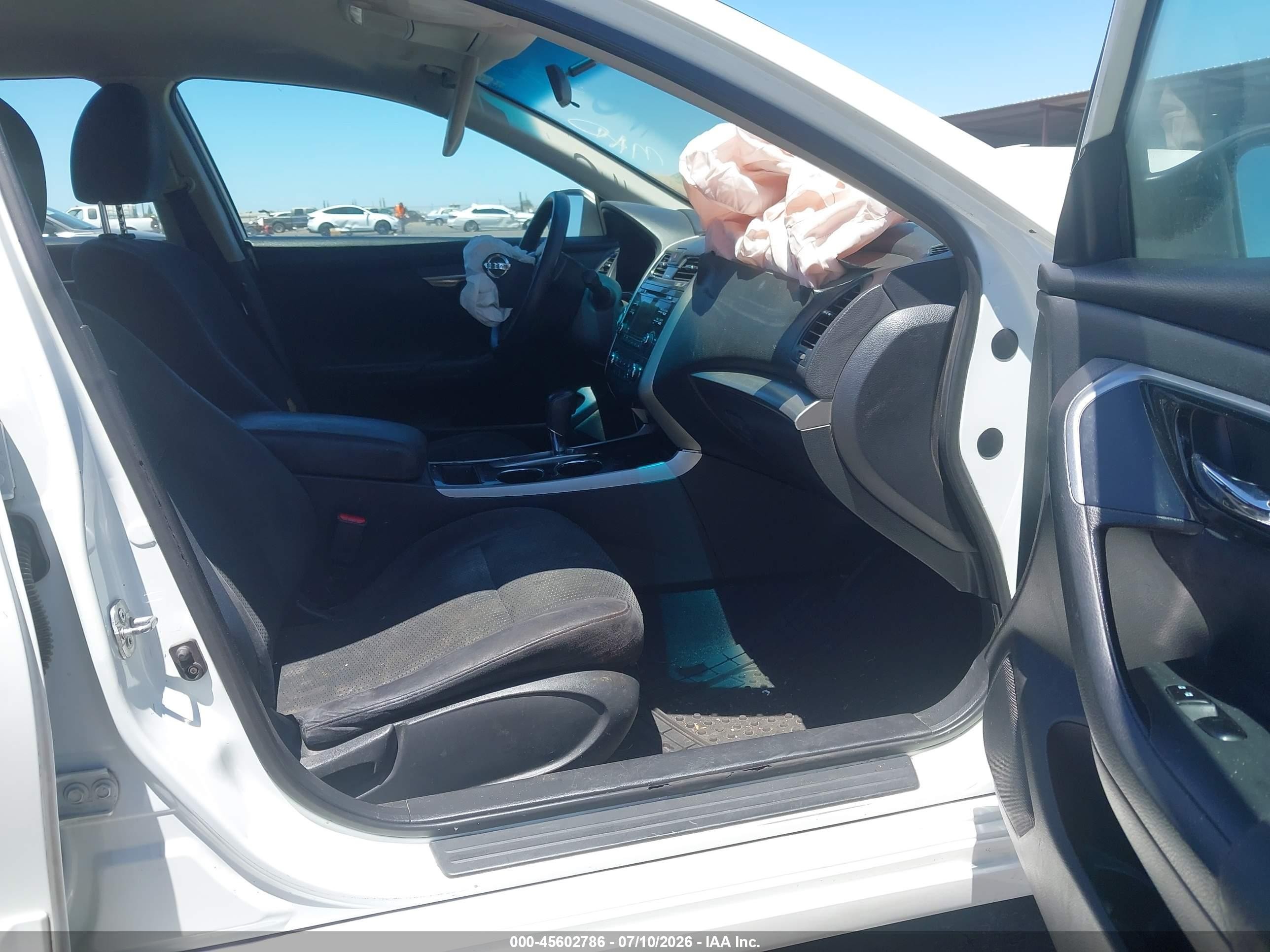 2014 Nissan Altima 2.5 S White vin: 1N4AL3AP9EC319837