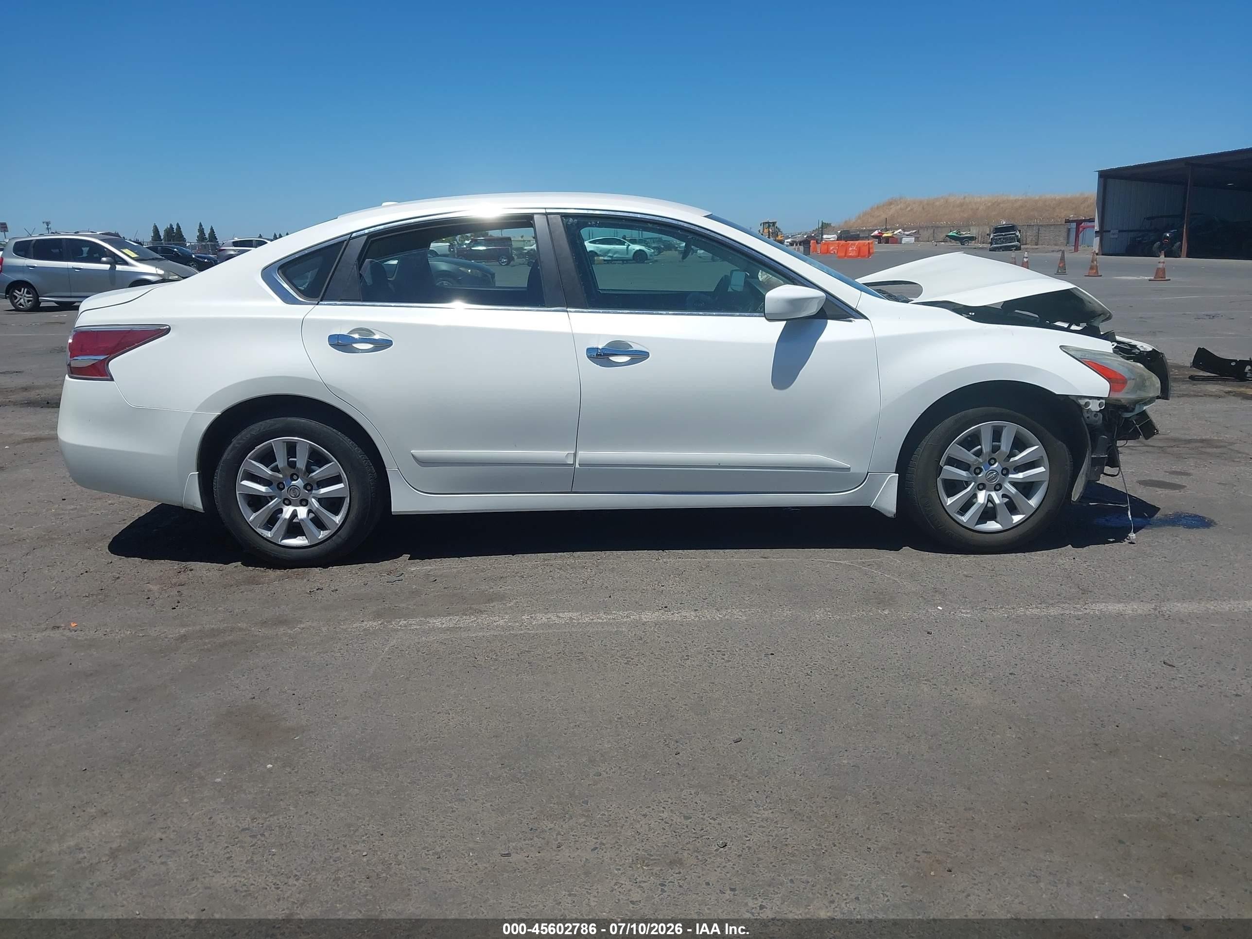 2014 Nissan Altima 2.5 S White vin: 1N4AL3AP9EC319837