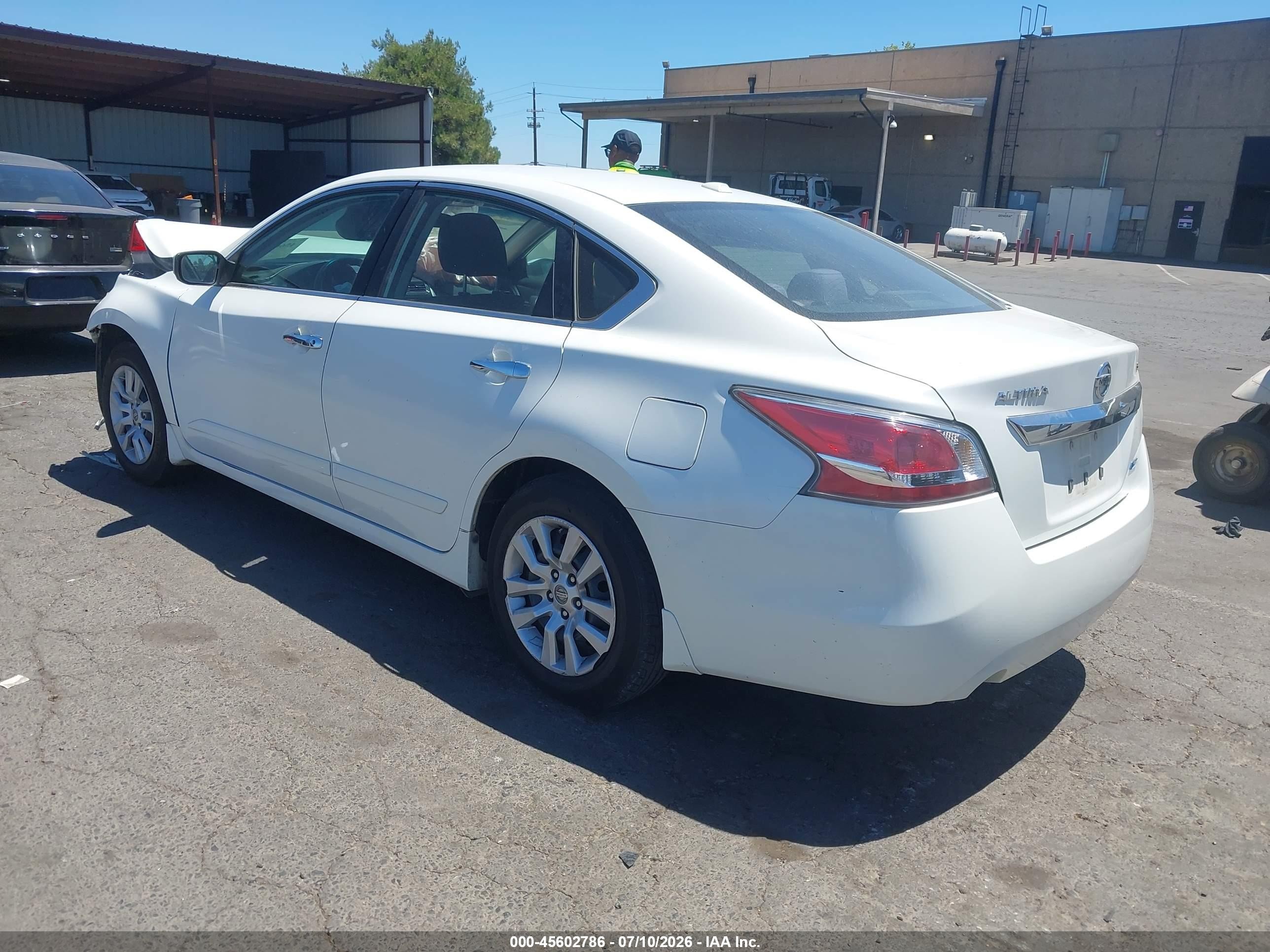 2014 Nissan Altima 2.5 S White vin: 1N4AL3AP9EC319837