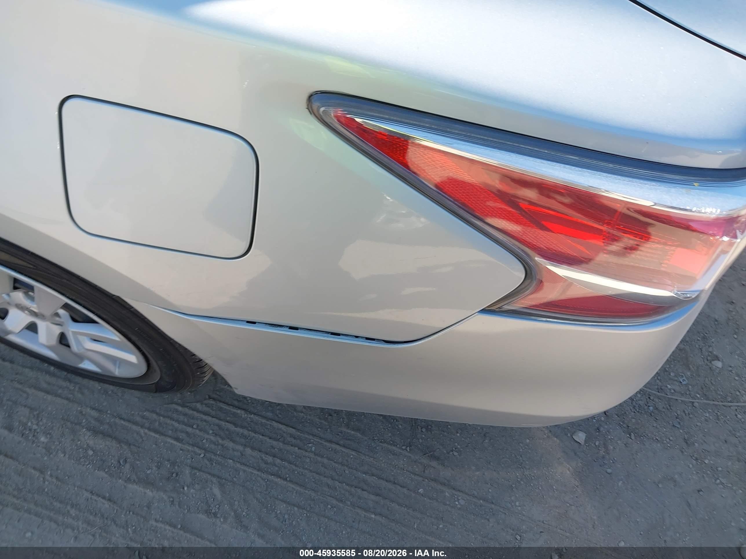 2014 Nissan Altima 2.5 S Silver vin: 1N4AL3AP9EC327629