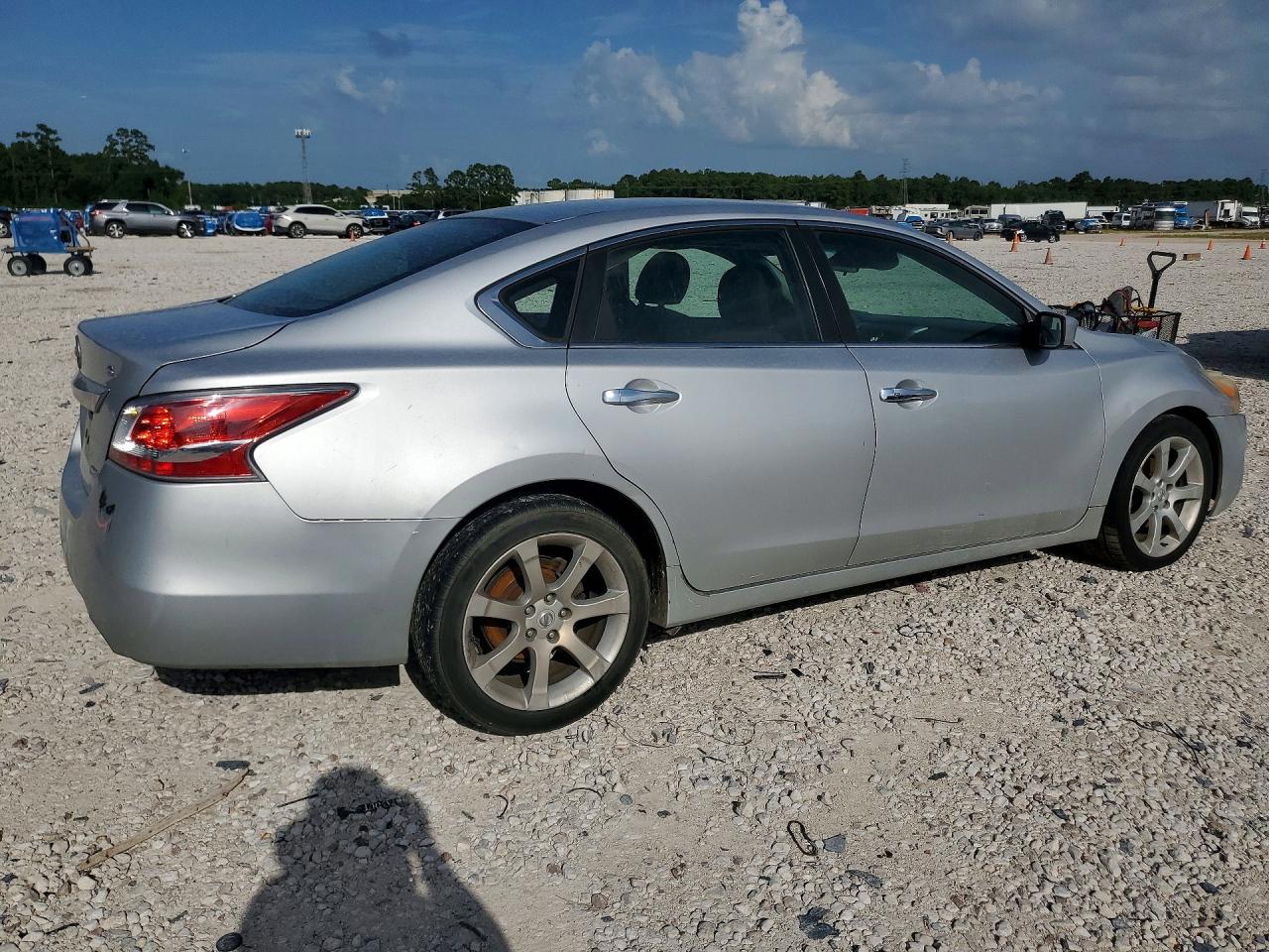 2014 Nissan Altima 2.5/s/sv/sl Silver vin: 1N4AL3AP9EN211769