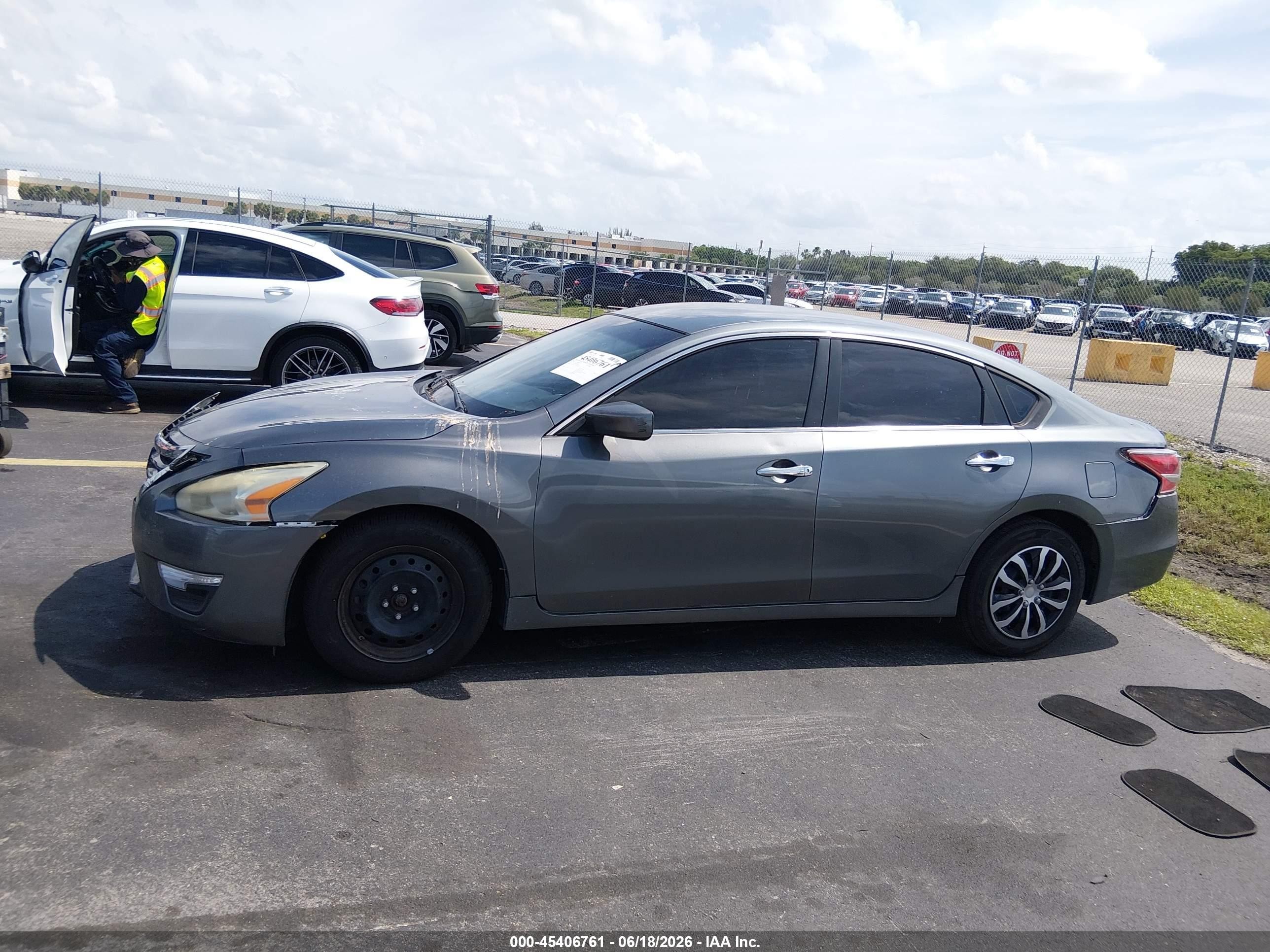 2014 Nissan Altima 2.5 S Gray vin: 1N4AL3AP9EN219483