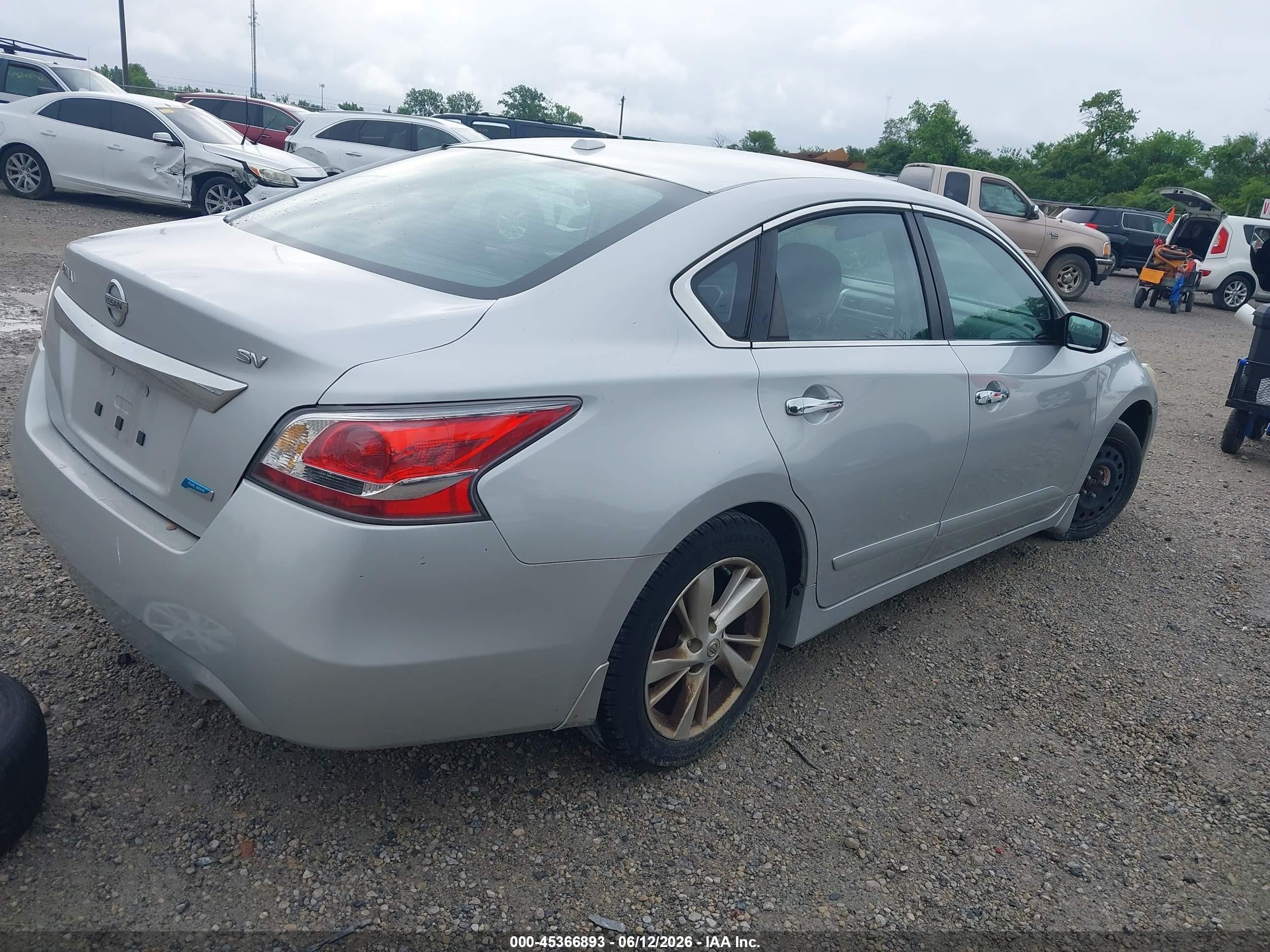 2014 Nissan Altima 2.5 Sv Серебряный vin: 1N4AL3AP9EN247641