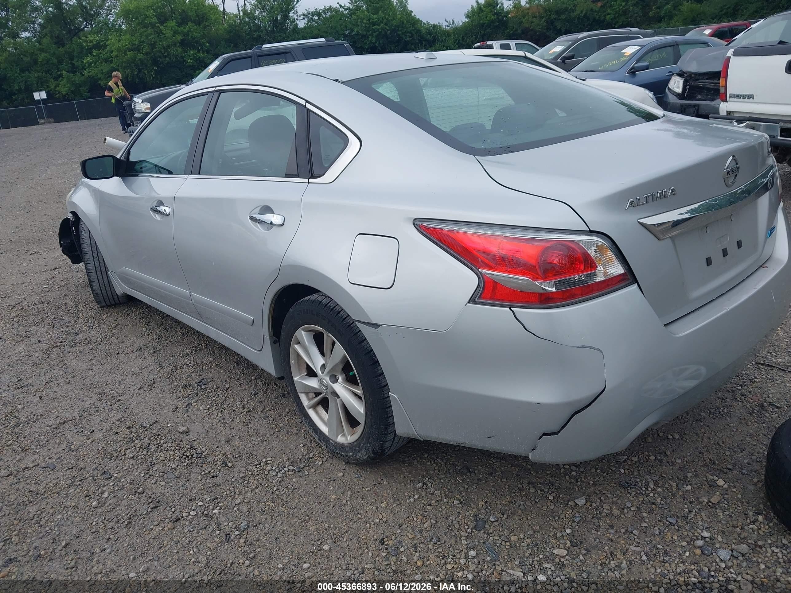 2014 Nissan Altima 2.5 Sv Серебряный vin: 1N4AL3AP9EN247641