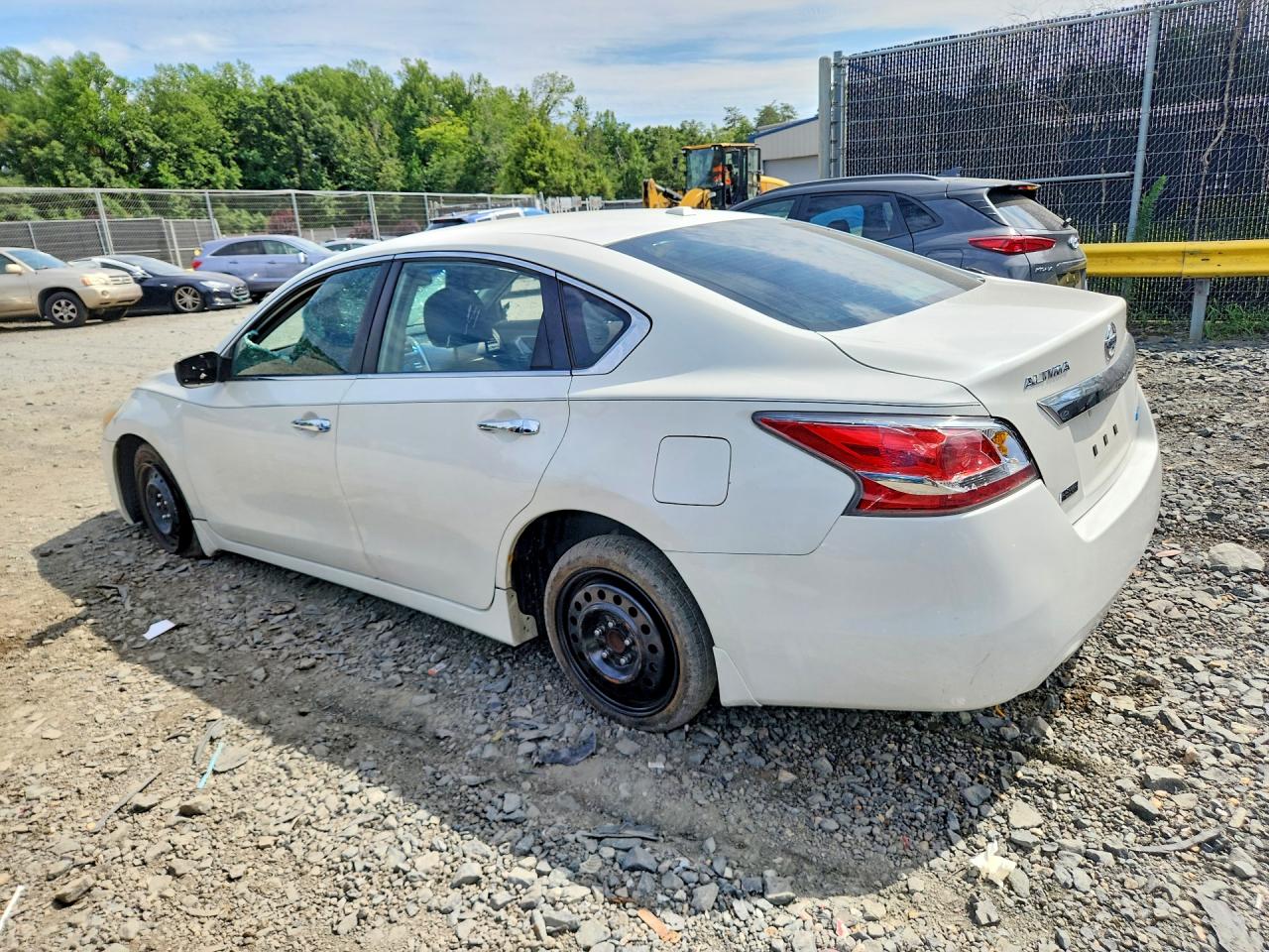 2014 Nissan Altima 2.5 S White vin: 1N4AL3AP9EN259627