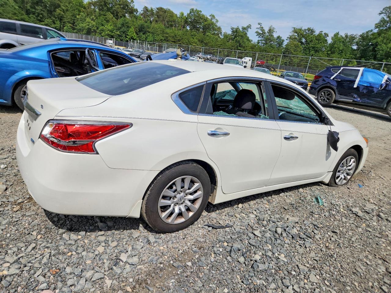 2014 Nissan Altima 2.5 S White vin: 1N4AL3AP9EN259627