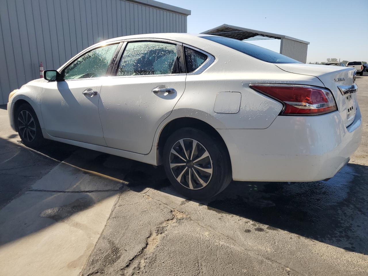 2014 Nissan Altima 2.5 S White vin: 1N4AL3AP9EN343401 Damage: Left Rear Tire, Worn, Replacement Required