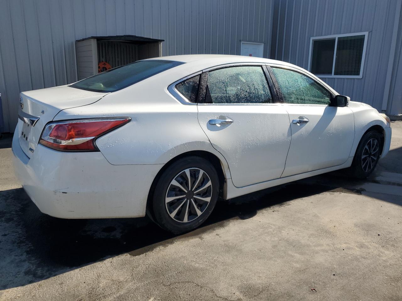 2014 Nissan Altima 2.5 S White vin: 1N4AL3AP9EN343401 Damage: Right Qtr Panel, Dent(S) W/ Paint Dmg, 1 To 2 Inches