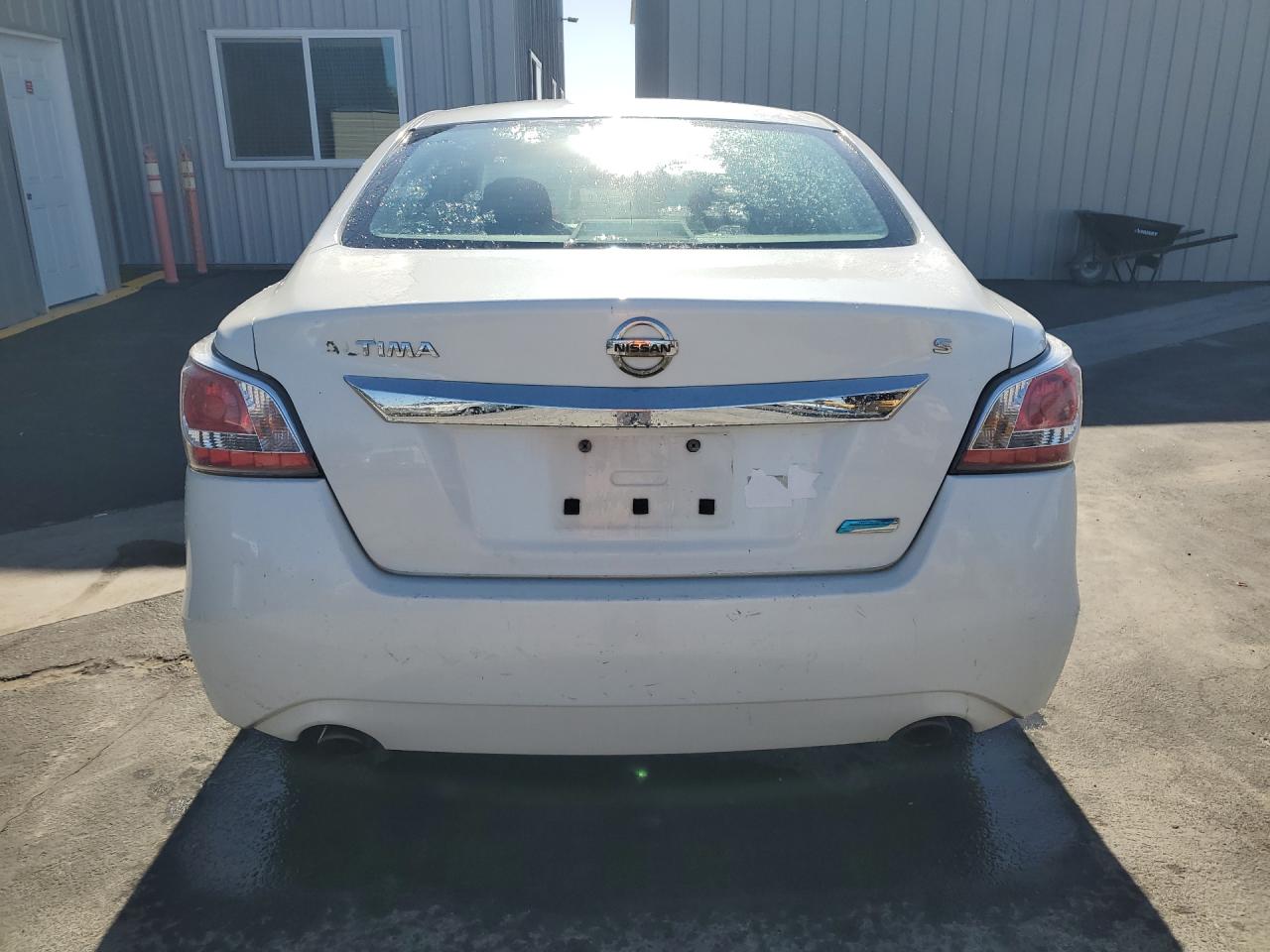 2014 Nissan Altima 2.5 S White vin: 1N4AL3AP9EN343401 Damage: Rear Bumper, Heavy Scratch, 1 To 2 Inches