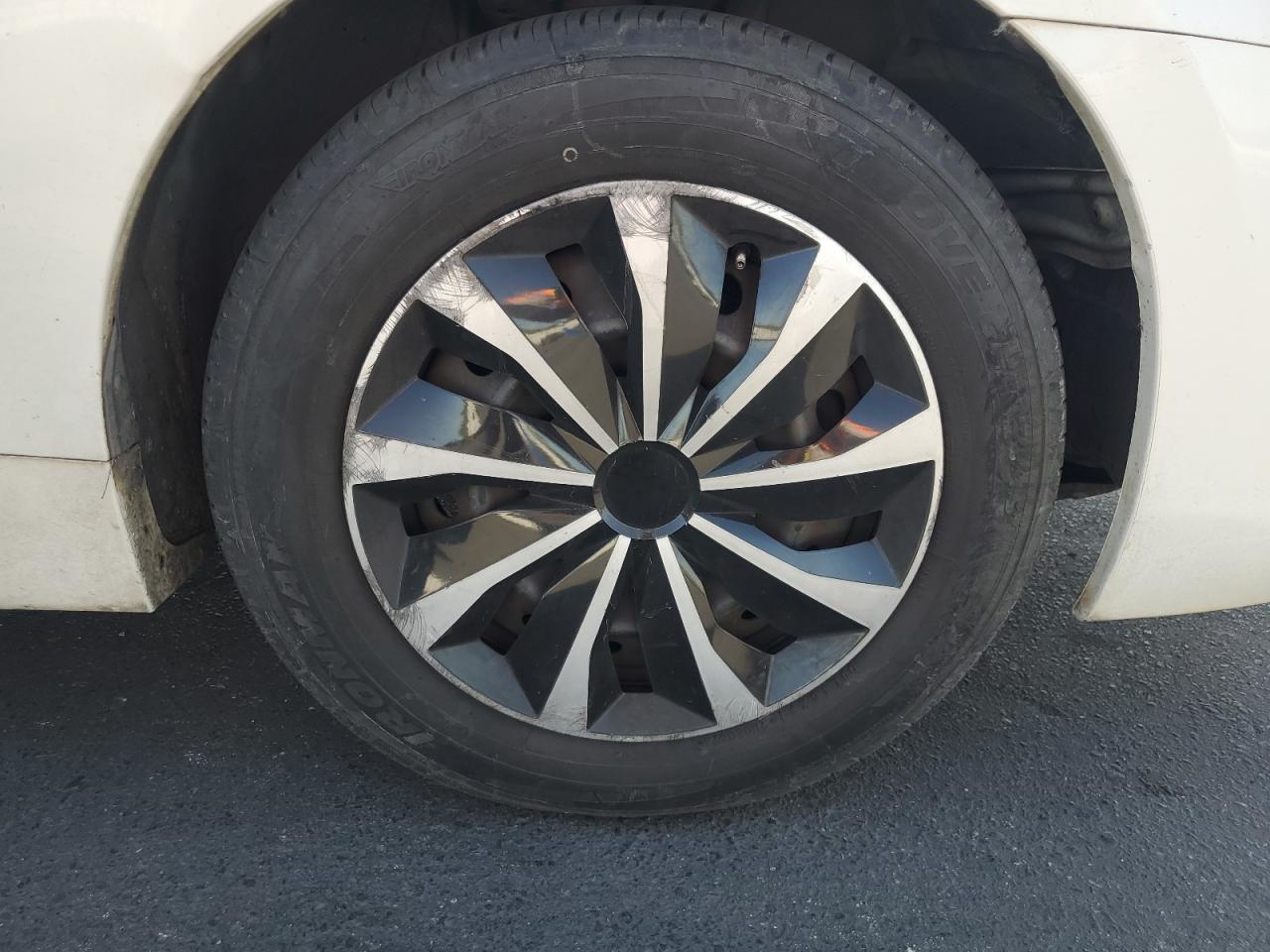 2014 Nissan Altima 2.5 S White vin: 1N4AL3AP9EN343401 Damage: Right Front Wheel Cover, Curb Rash, > 12 Inches
