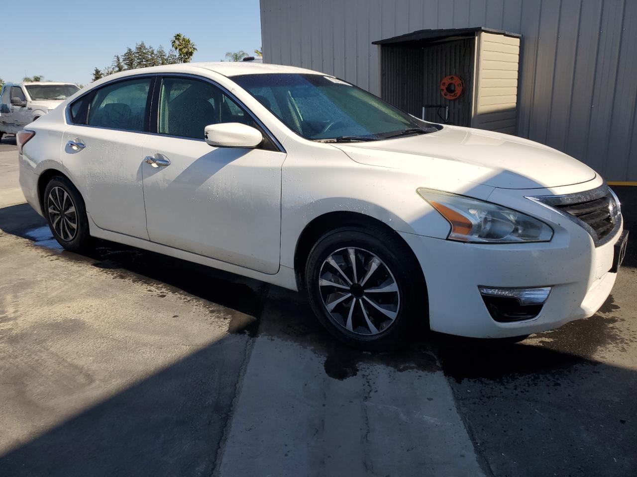 2014 Nissan Altima 2.5 S White vin: 1N4AL3AP9EN343401 Damage: Right Rear Tire, Worn, Replacement Required