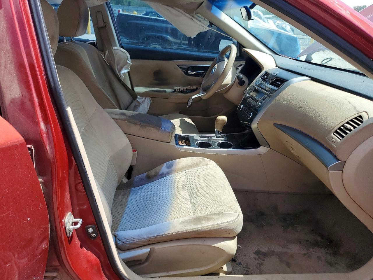 2014 Nissan Altima 2.5 S Red vin: 1N4AL3AP9EN351367