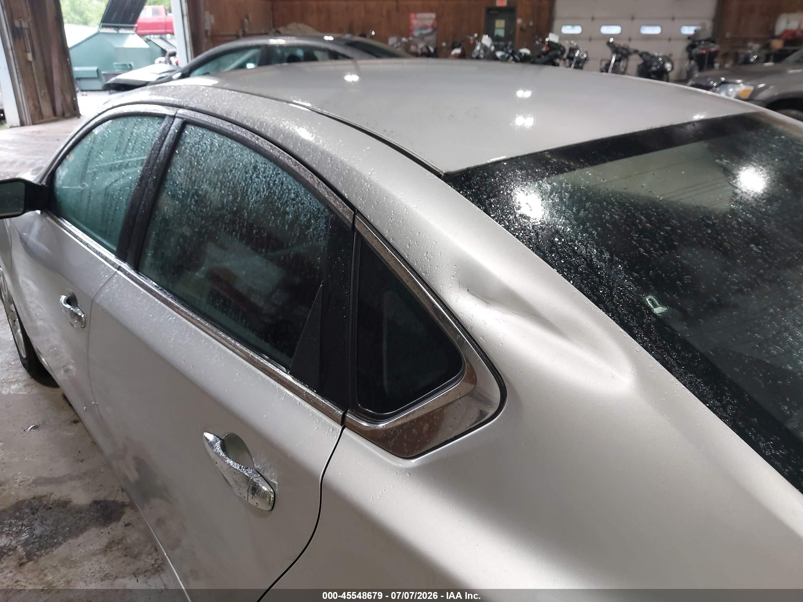 2014 Nissan Altima 2.5 S Silver vin: 1N4AL3AP9EN372865