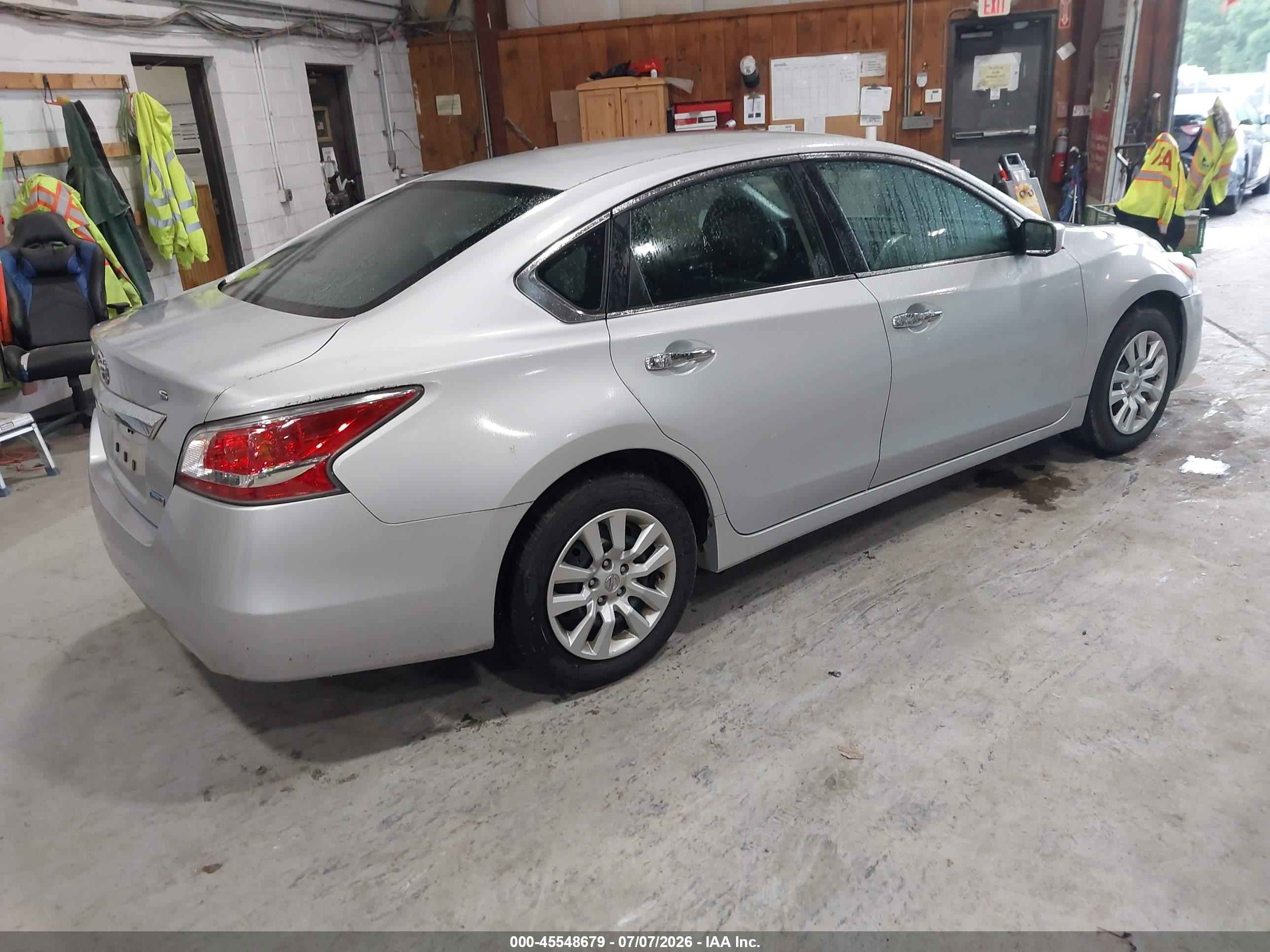 2014 Nissan Altima 2.5 S Silver vin: 1N4AL3AP9EN372865