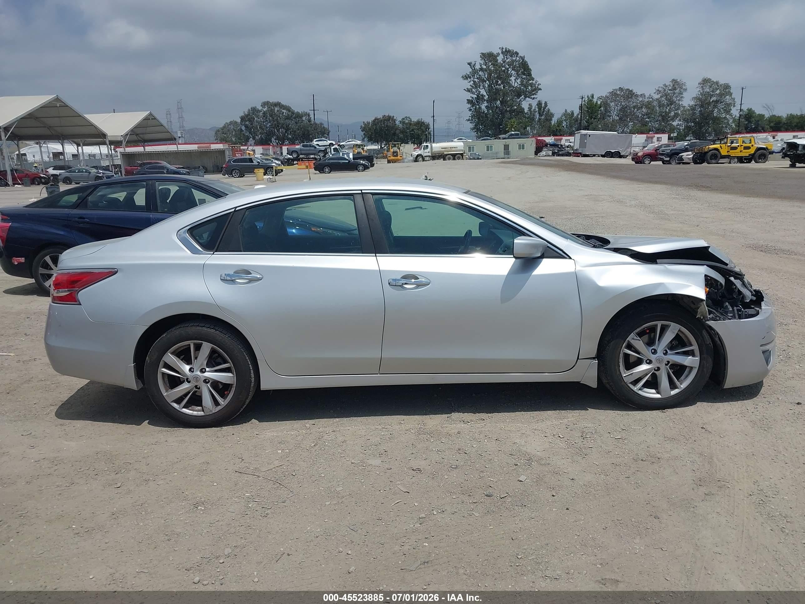 2015 Nissan Altima 2.5 Sv Silver vin: 1N4AL3AP9FC110938