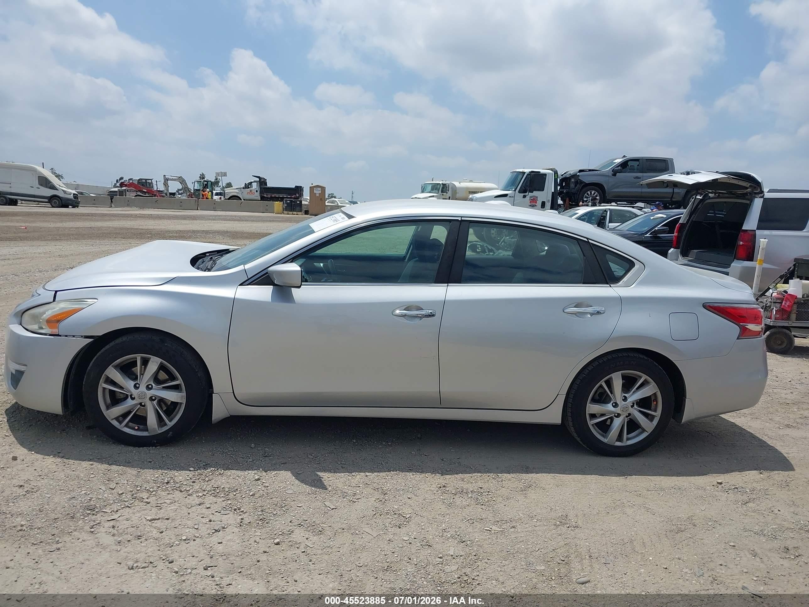 2015 Nissan Altima 2.5 Sv Silver vin: 1N4AL3AP9FC110938
