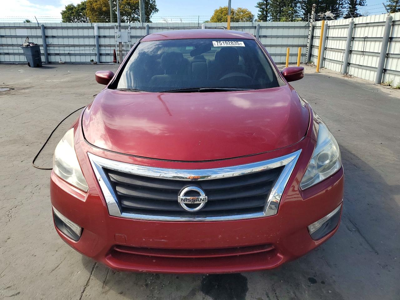 2015 Nissan Altima Burgundy vin: 1N4AL3AP9FC111281