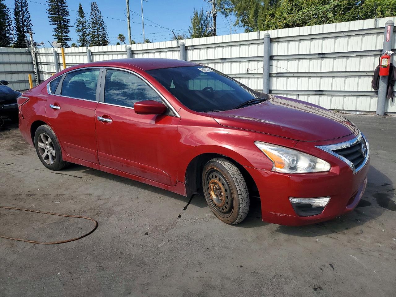 2015 Nissan Altima Burgundy vin: 1N4AL3AP9FC111281