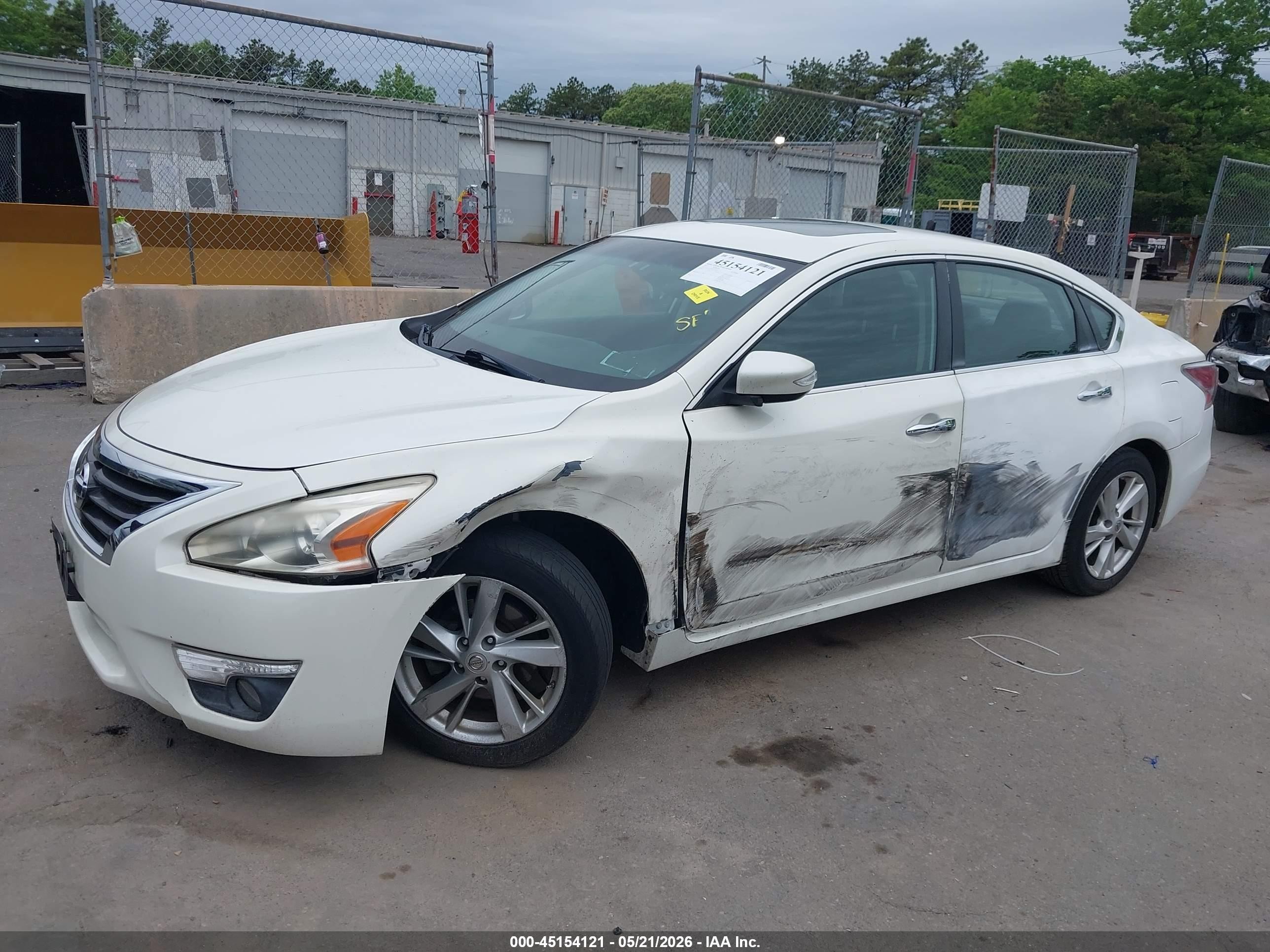 2015 Nissan Altima 2.5 Sv Белый vin: 1N4AL3AP9FC114469