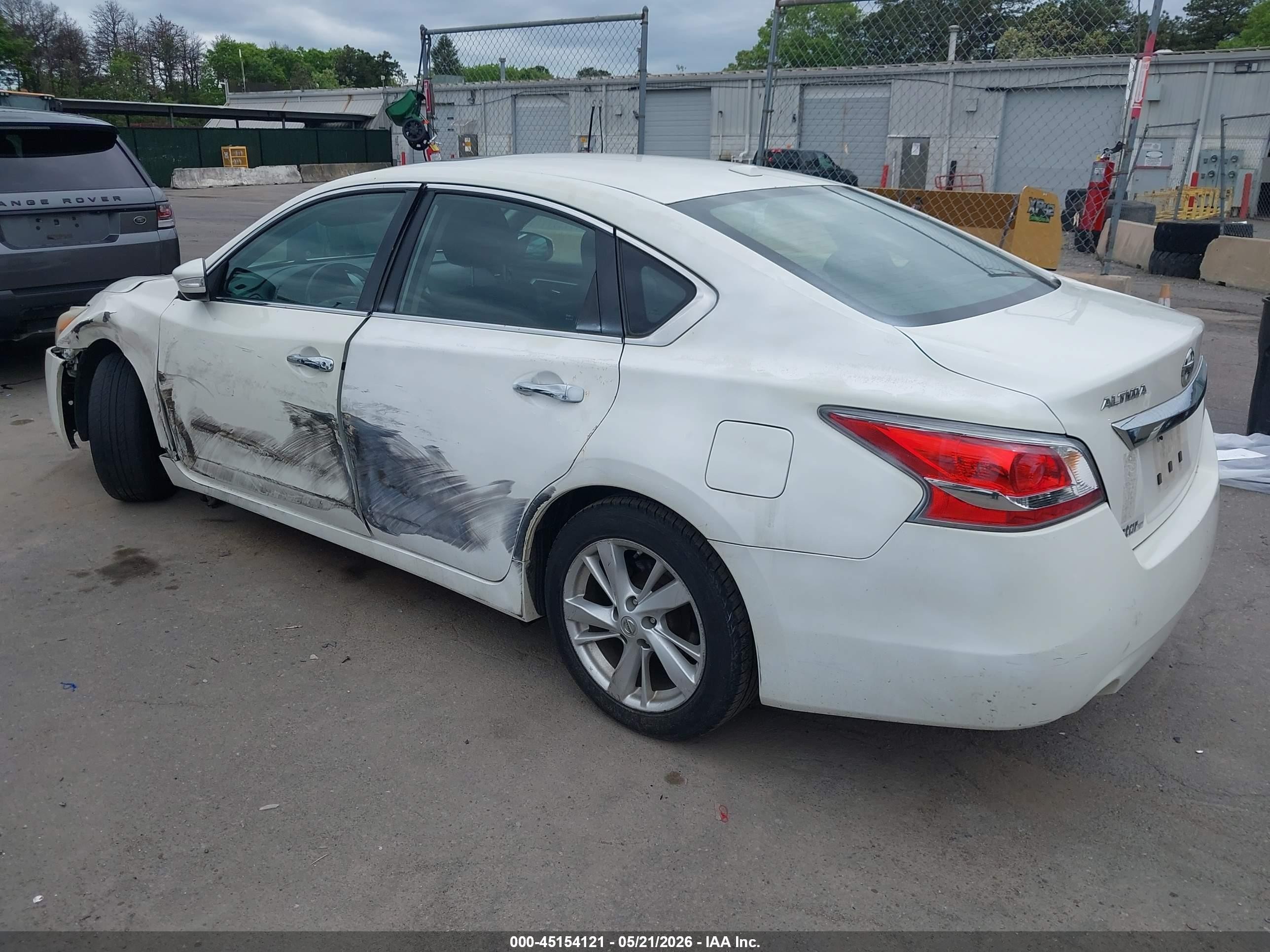 2015 Nissan Altima 2.5 Sv Белый vin: 1N4AL3AP9FC114469