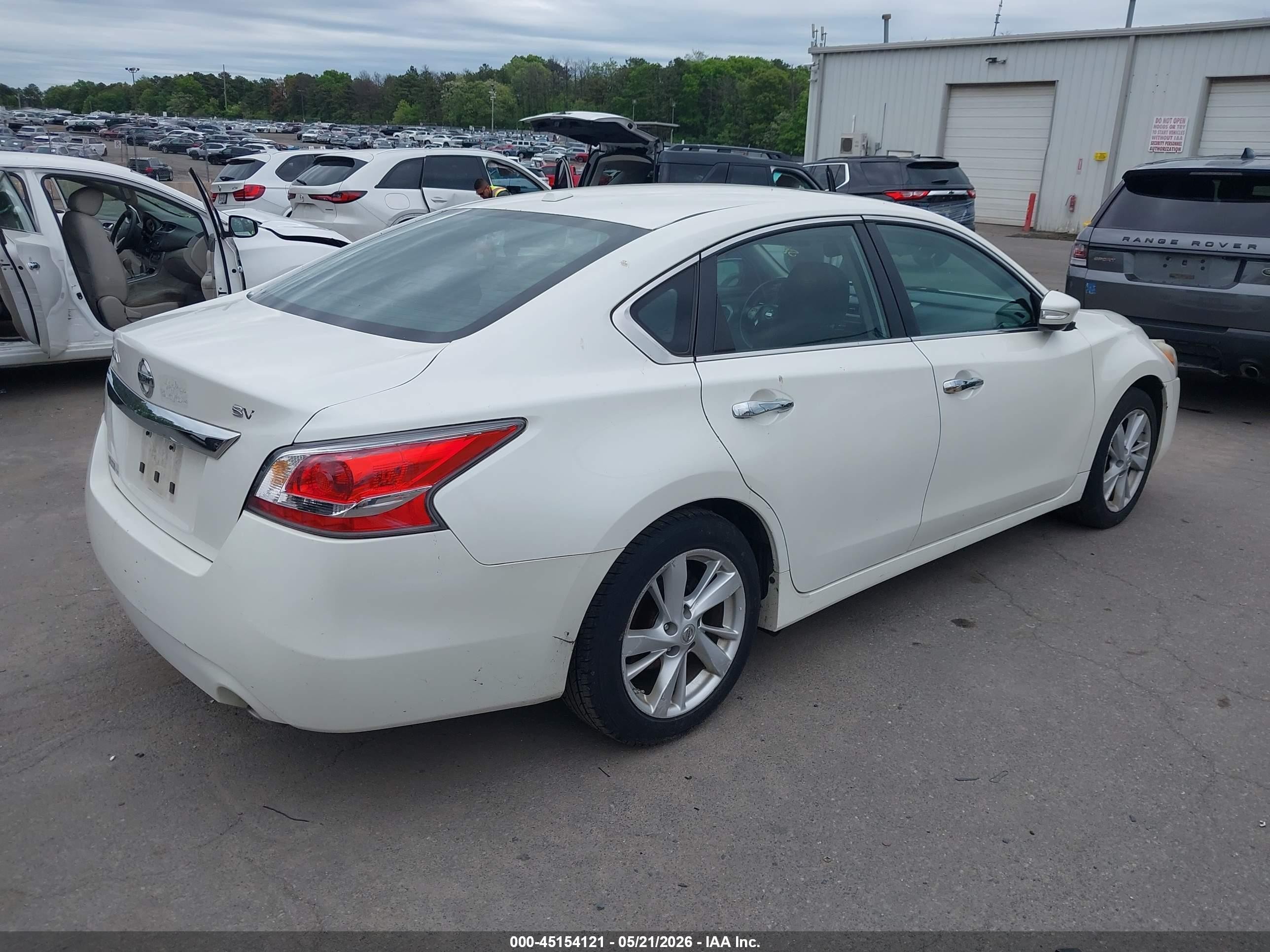 2015 Nissan Altima 2.5 Sv Белый vin: 1N4AL3AP9FC114469