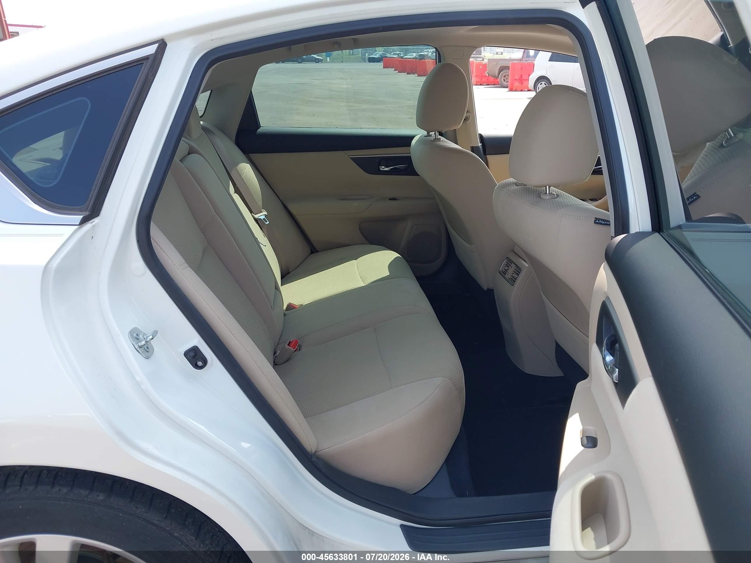 2015 Nissan Altima 2.5 Sv White vin: 1N4AL3AP9FC120191
