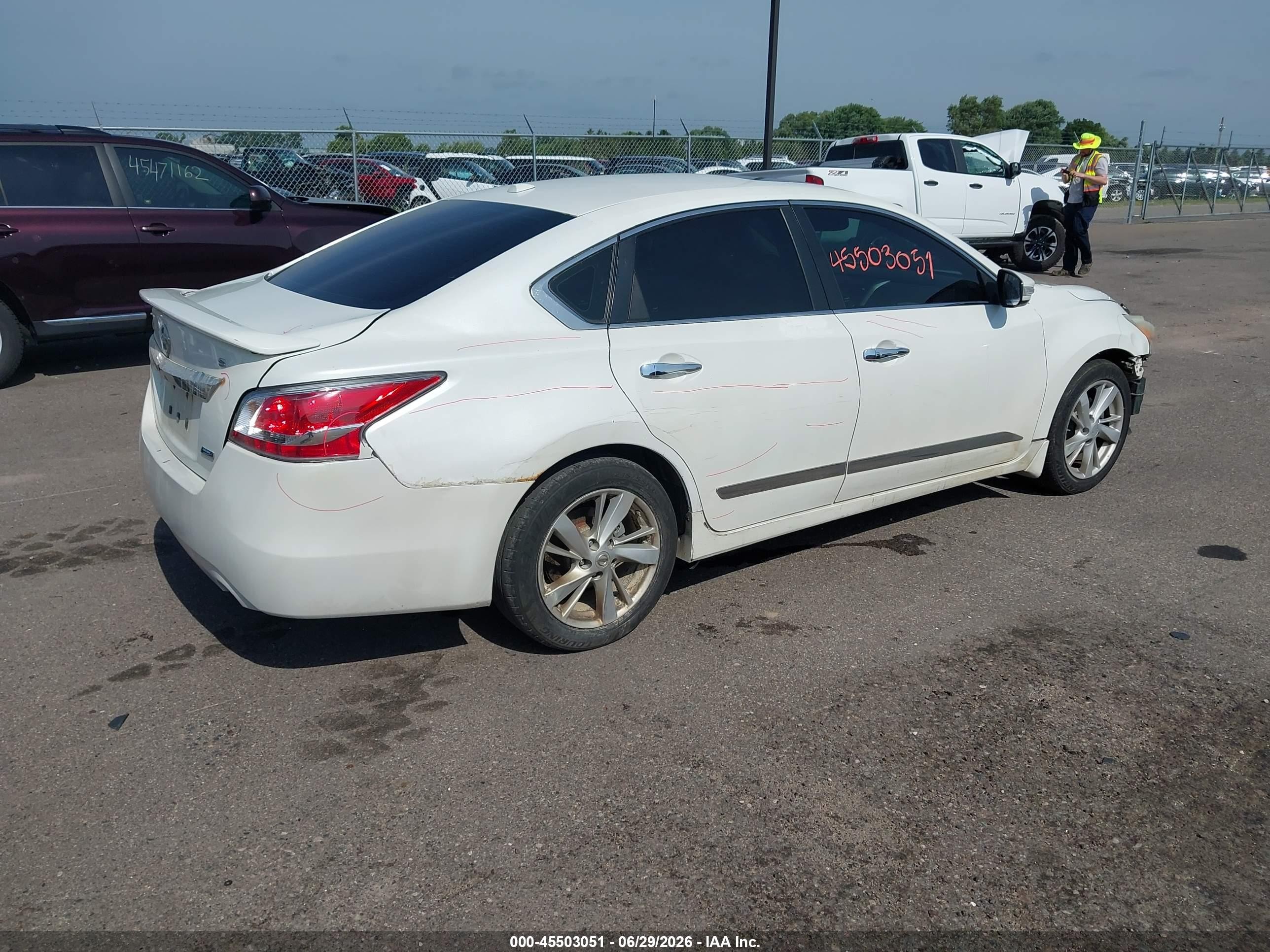 2015 Nissan Altima 2.5 Sv White vin: 1N4AL3AP9FC121275