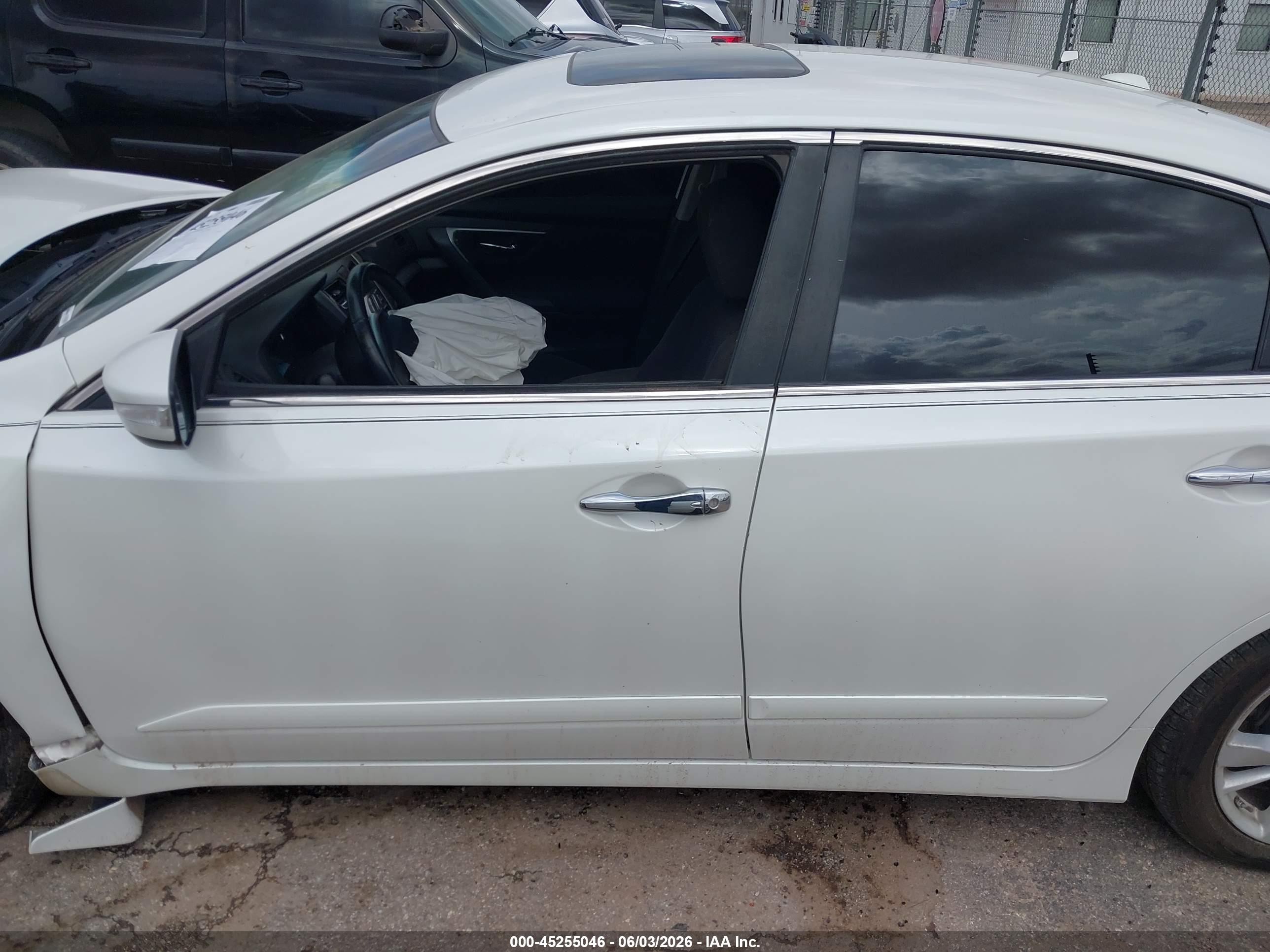 2015 Nissan Altima 2.5 Sv Белый vin: 1N4AL3AP9FC141932